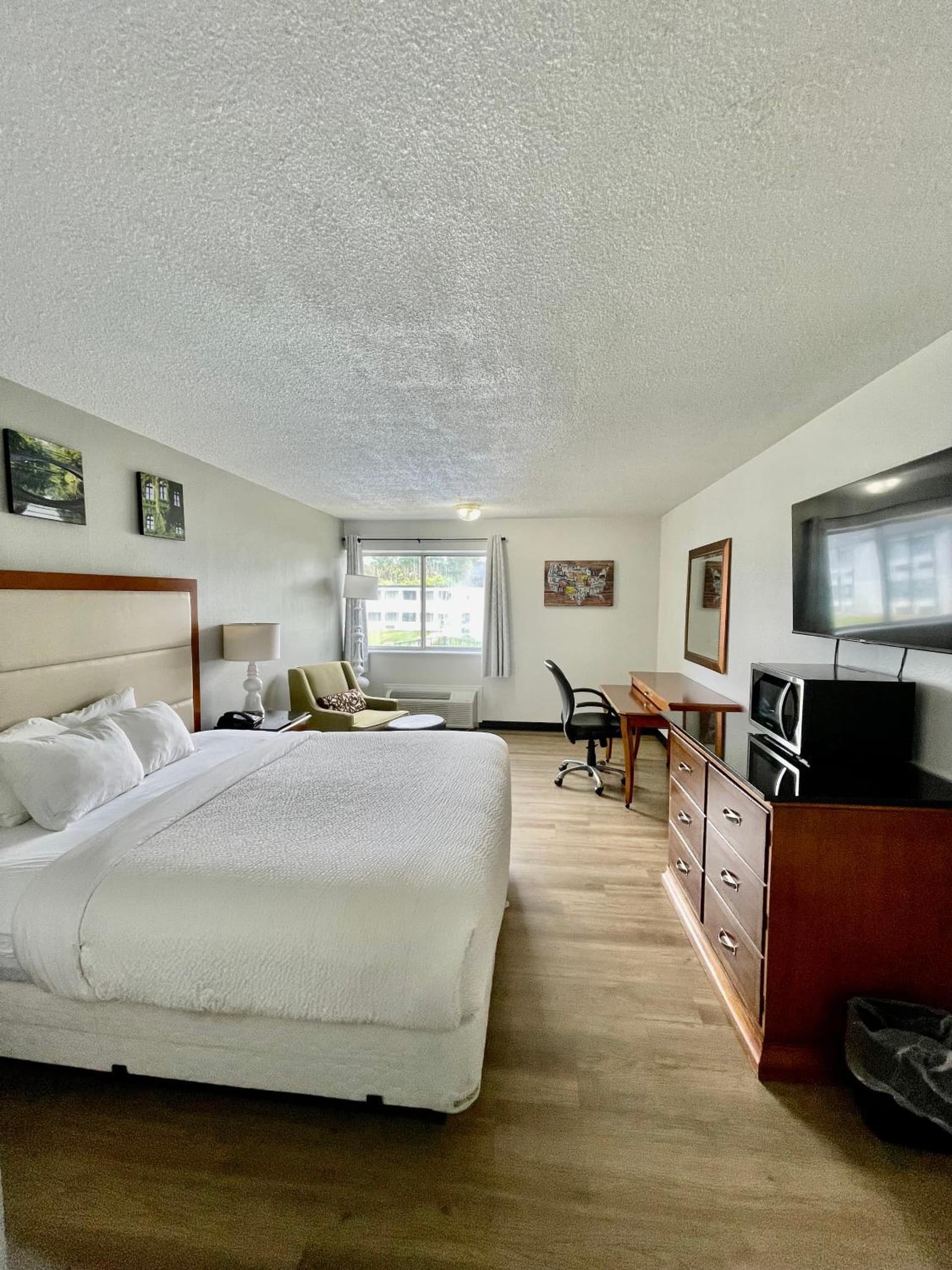 Days Inn by Wyndham Erie interior in Erie, PA — gallery photo 2