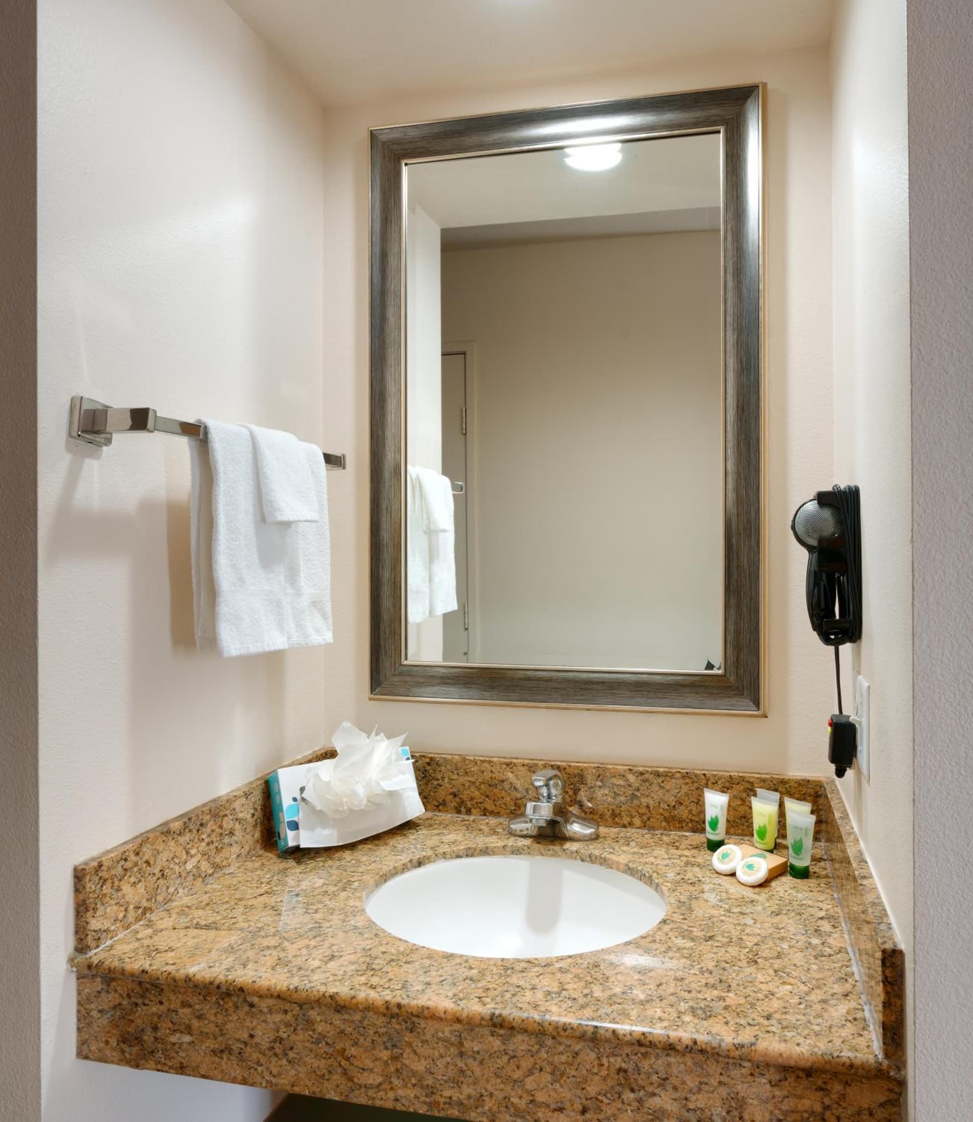 Cortona Inn and Suites Anaheim Resort gallery photo in Anaheim, CA — image 32