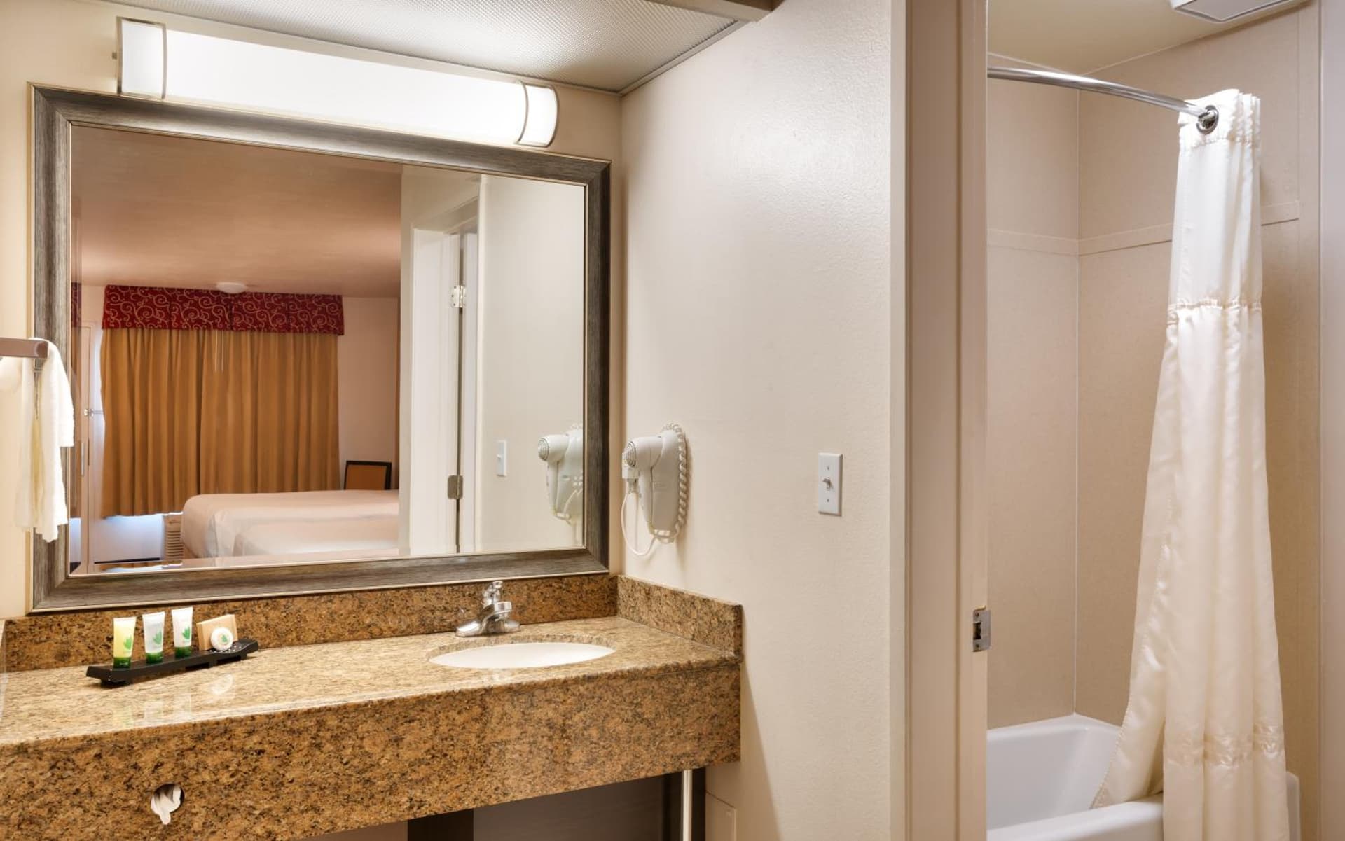 Cortona Inn and Suites Anaheim Resort gallery photo in Anaheim, CA — image 10