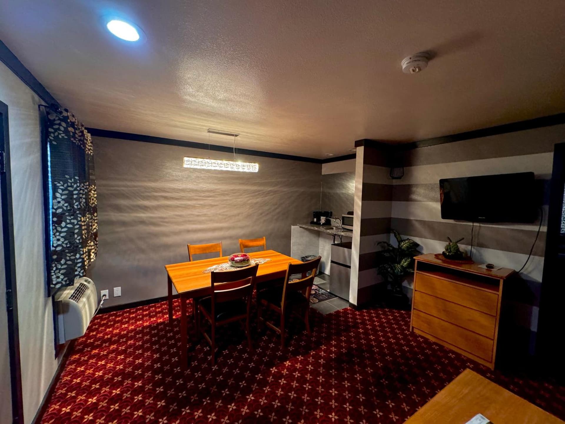 Cascade Lodge Boutique property views in Bend, OR — gallery photo 3