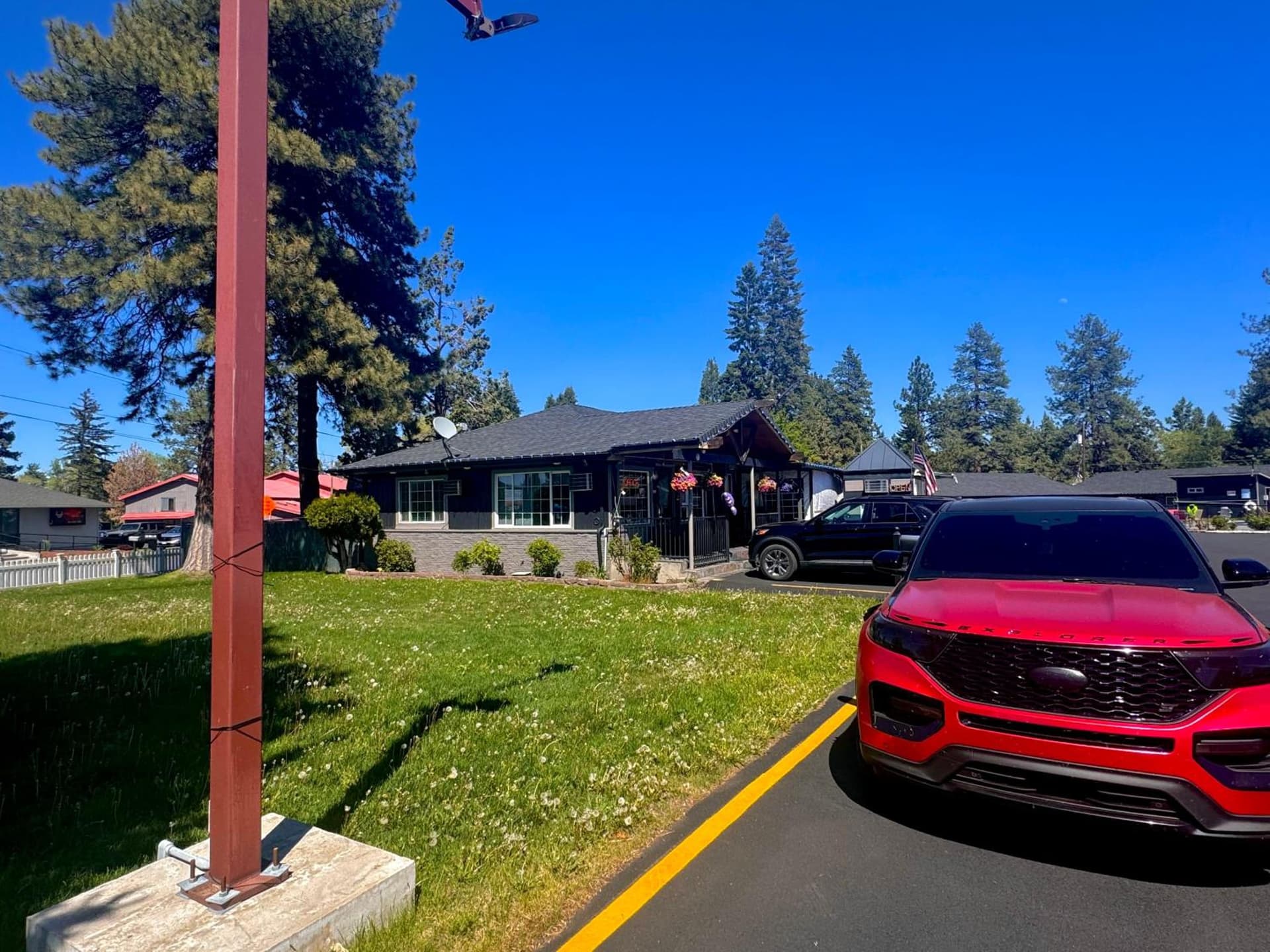 Cascade Lodge Boutique featured exterior or lobby in Bend, OR — similar hotel