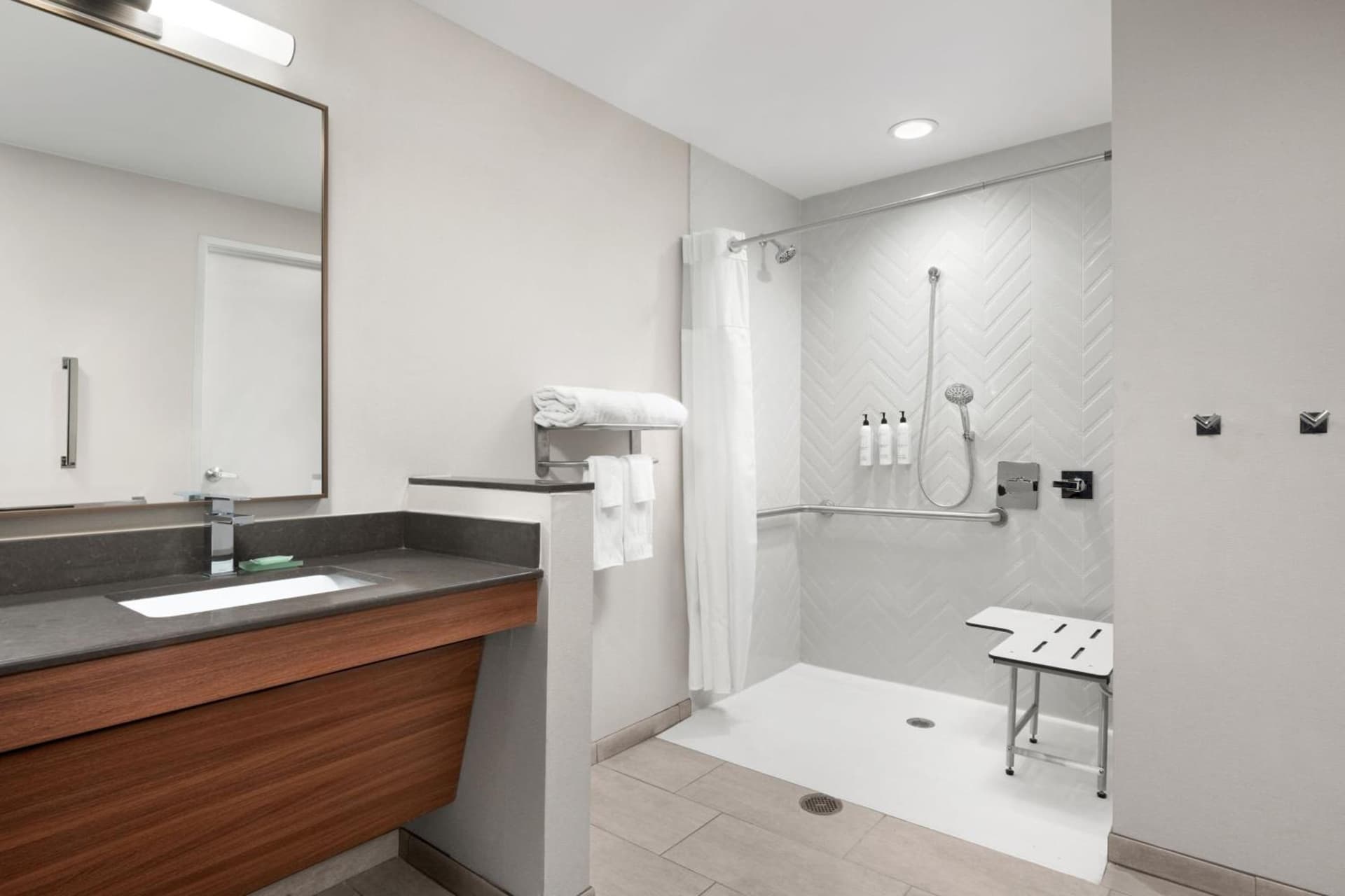 Fairfield by Marriott Inn & Suites Victorville interior in Victorville, CA — gallery photo 2