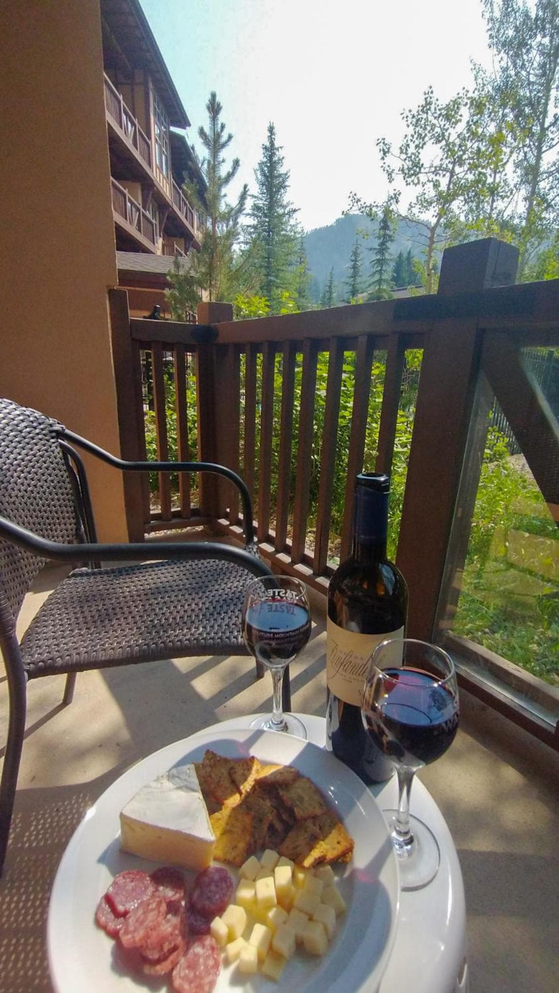 Deluxe Solitude Mountain Ski in-out 2bd-2ba Condo interior in Solitude — gallery photo 2