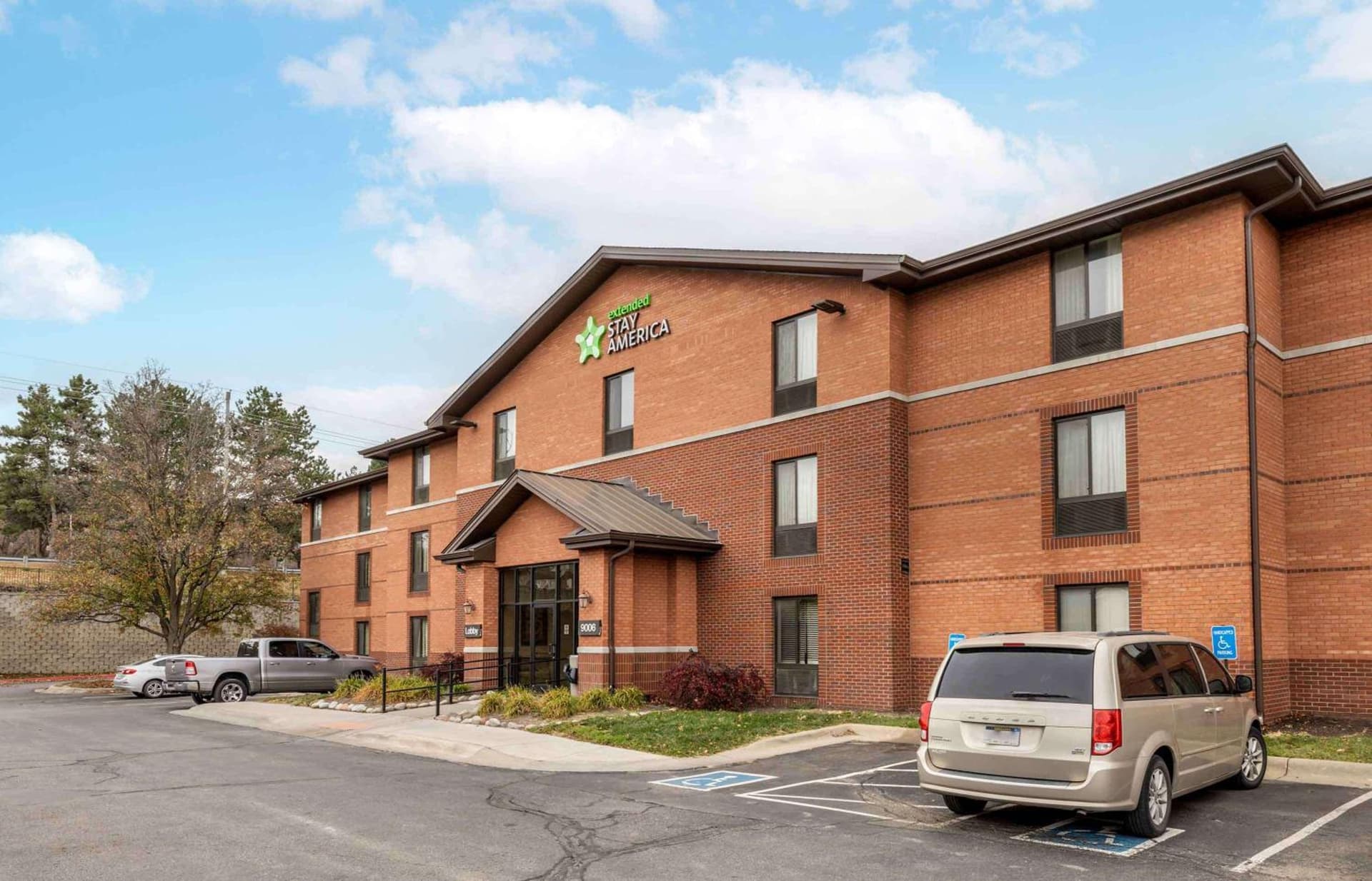 Extended Stay America Suites - Omaha - West interior in Omaha, NE — gallery photo 2