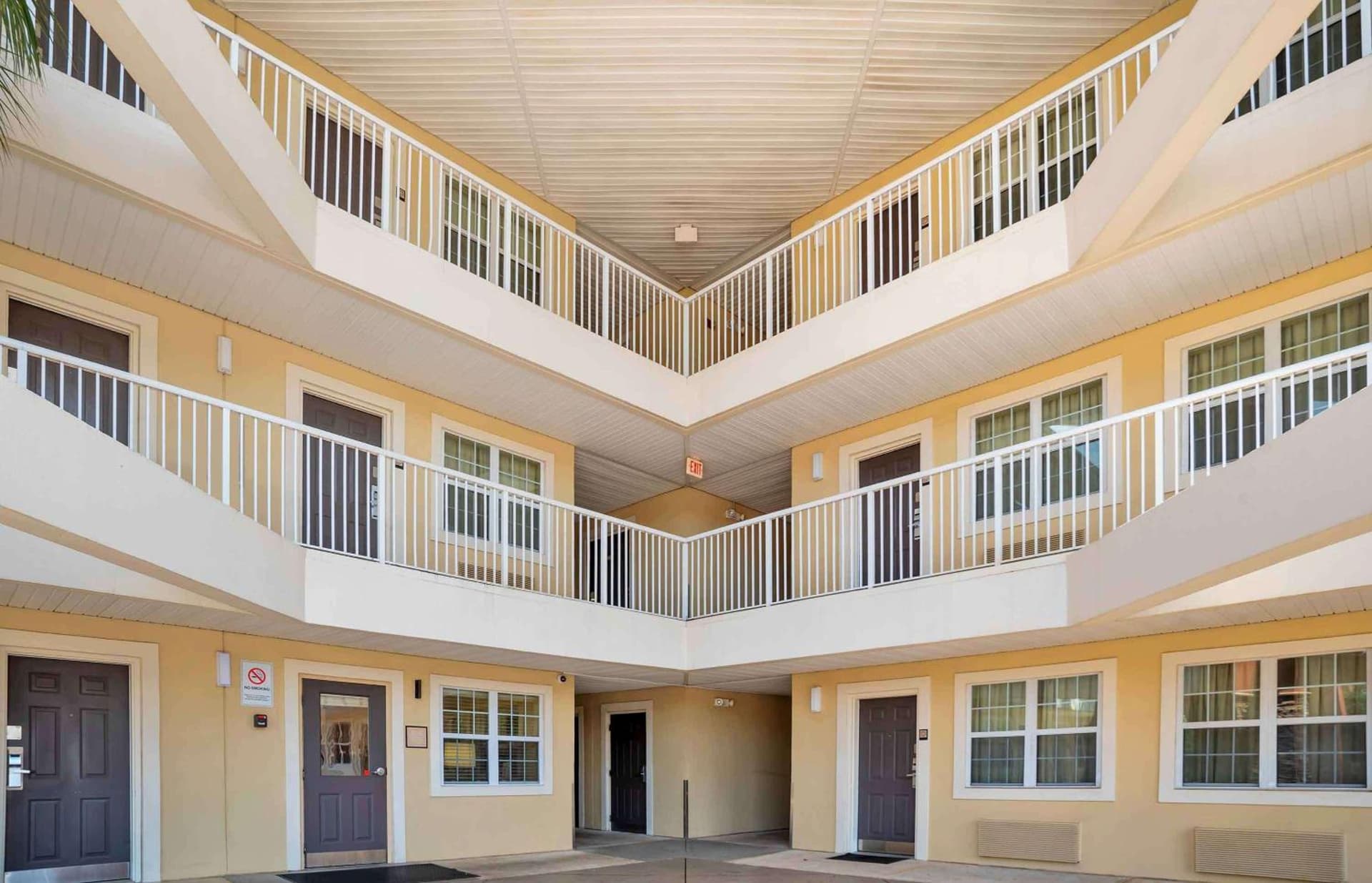 Extended Stay America Suites - Mobile - Spring Hill interior in Mobile, AL — gallery photo 2