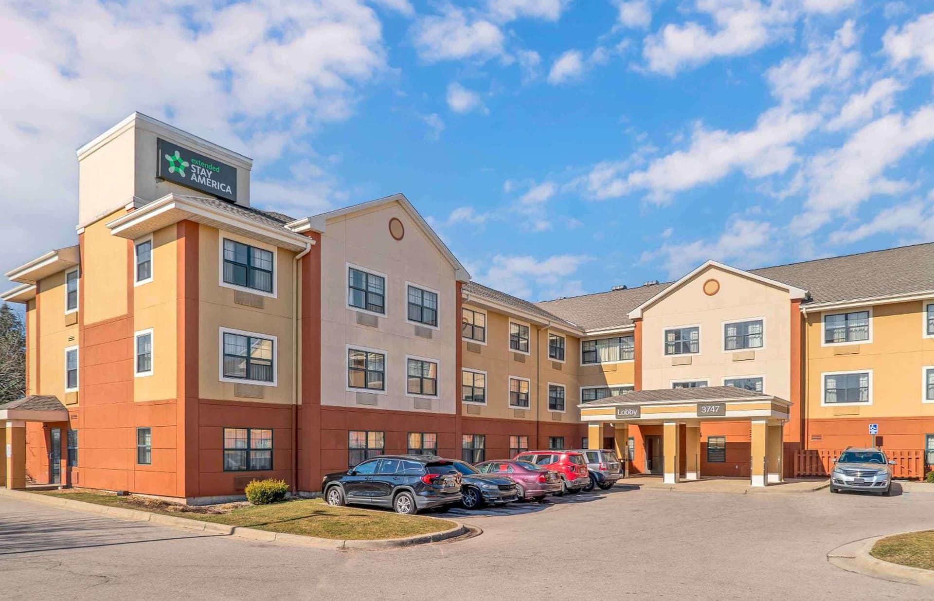 Extended Stay America Select Suites - Grand Rapids - Kentwood featured exterior or lobby in Grand Rapids, MI — similar hotel