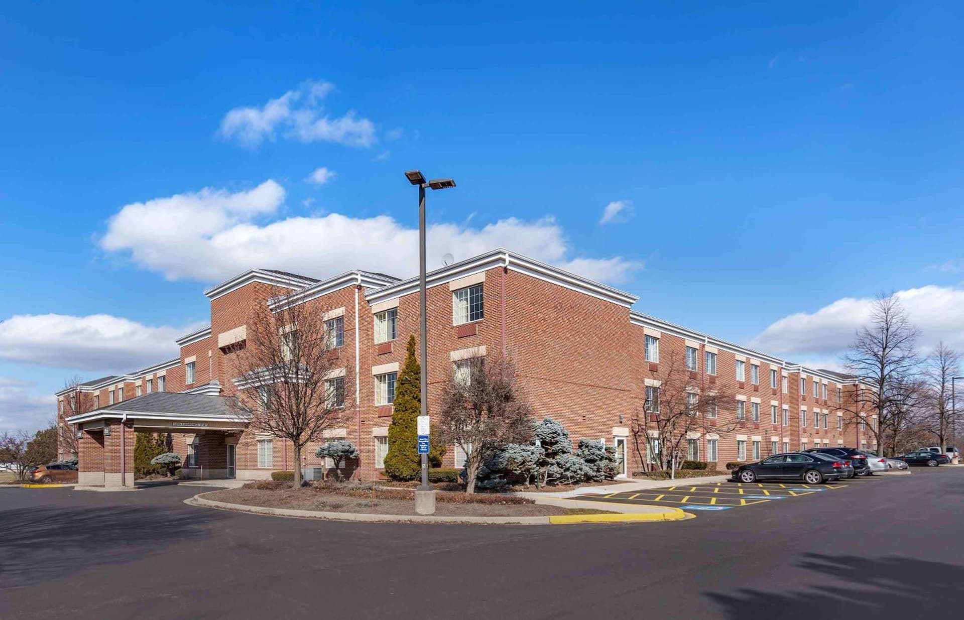 Extended Stay America Select Suites - Chicago - Westmont - Oak Brook featured exterior or lobby in Westmont, IL — similar hotel