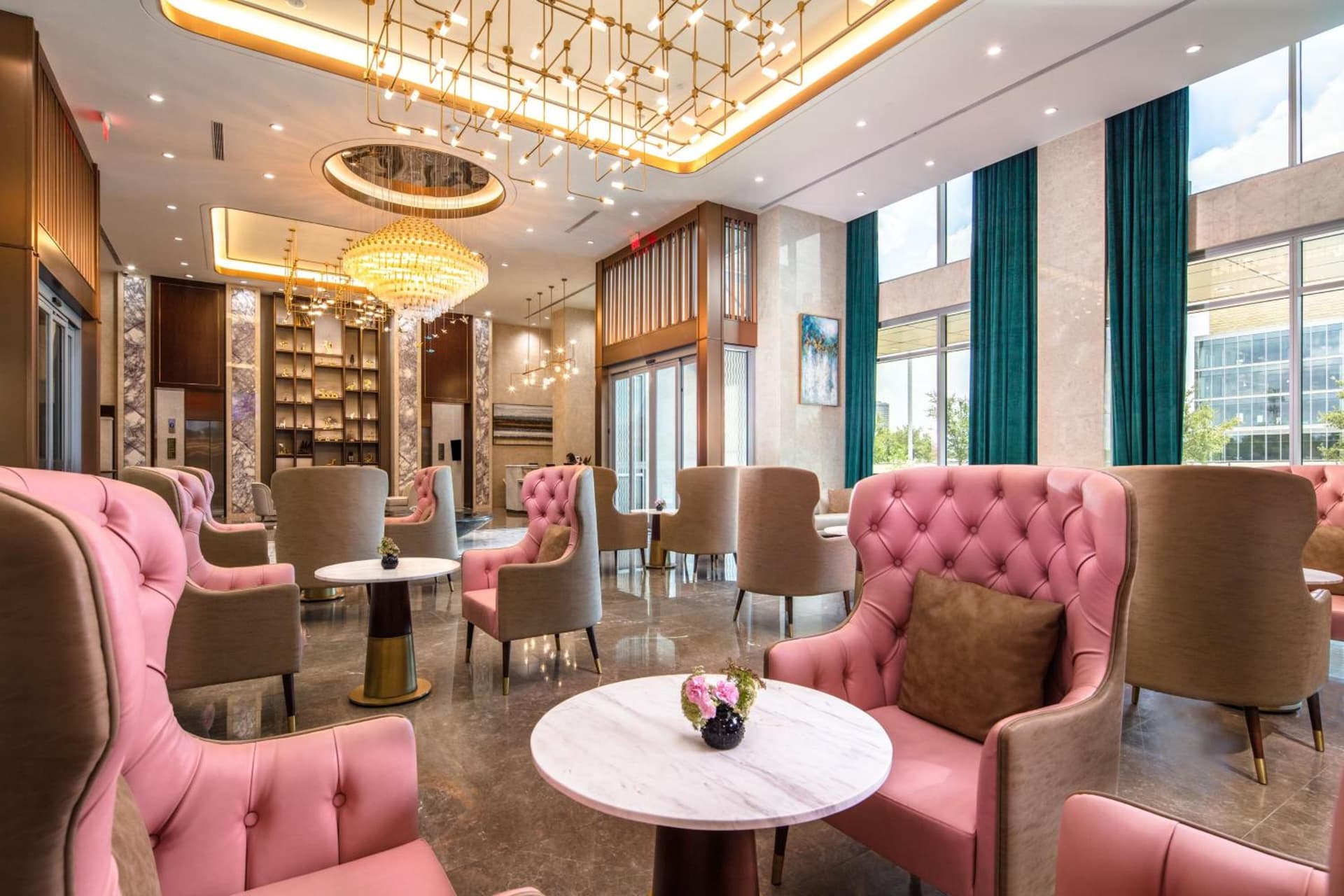 Blossom Hotel Houston, Curio Collection by Hilton gallery photo in Houston, TX — image 19