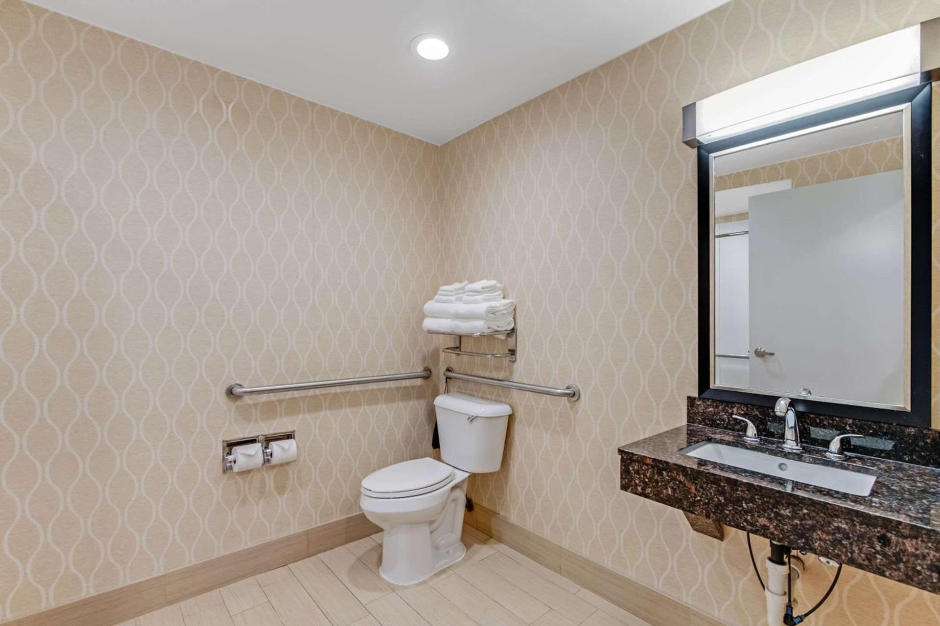Comfort Suites Chesapeake - Norfolk gallery photo in Chesapeake, VA — image 11