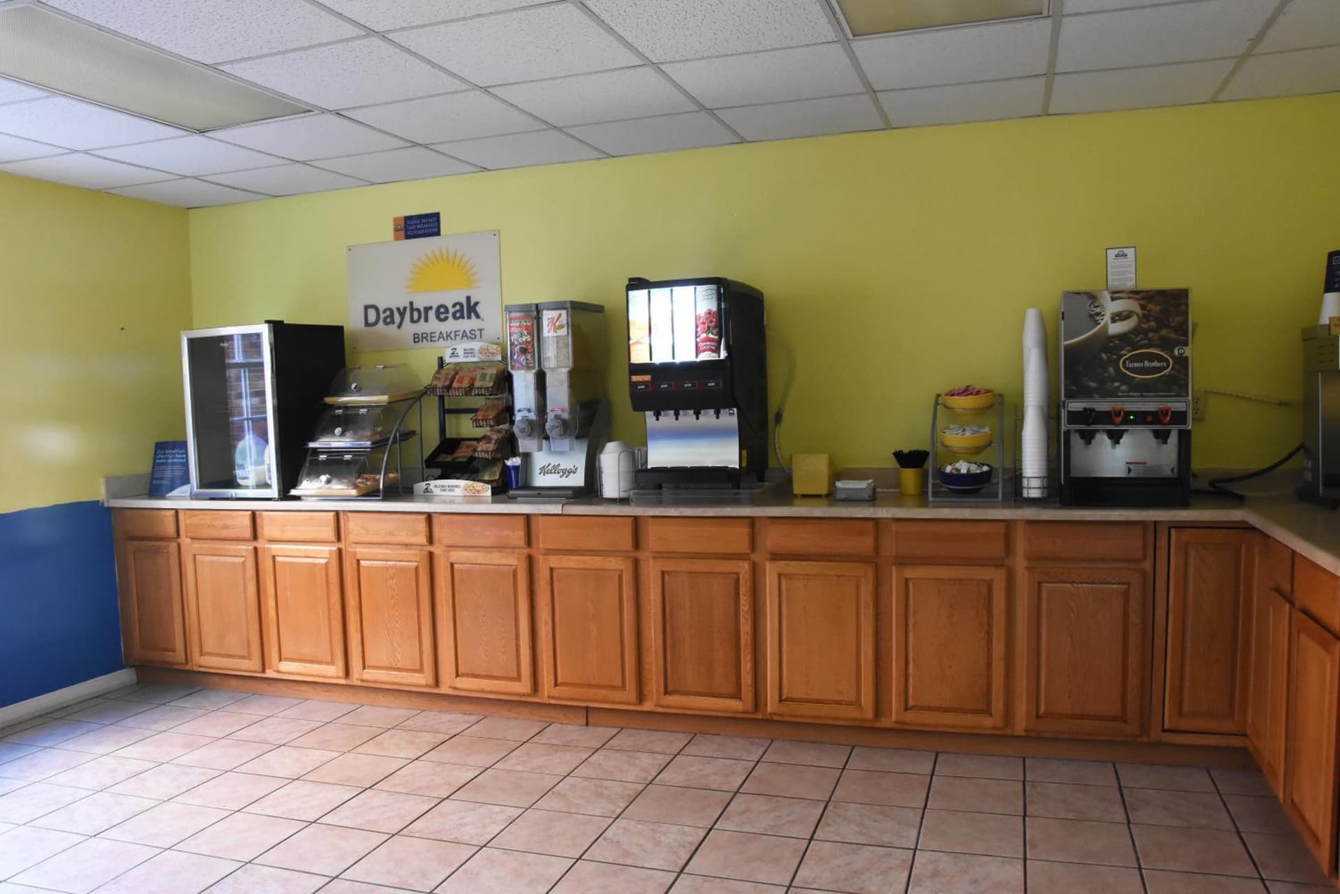 Days Inn by Wyndham Madisonville interior in Madisonville, KY — gallery photo 2