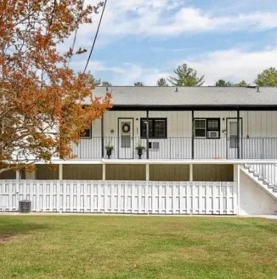 Lakefront Bubbles & Beach featured exterior or lobby in Flat Rock, NC — similar hotel