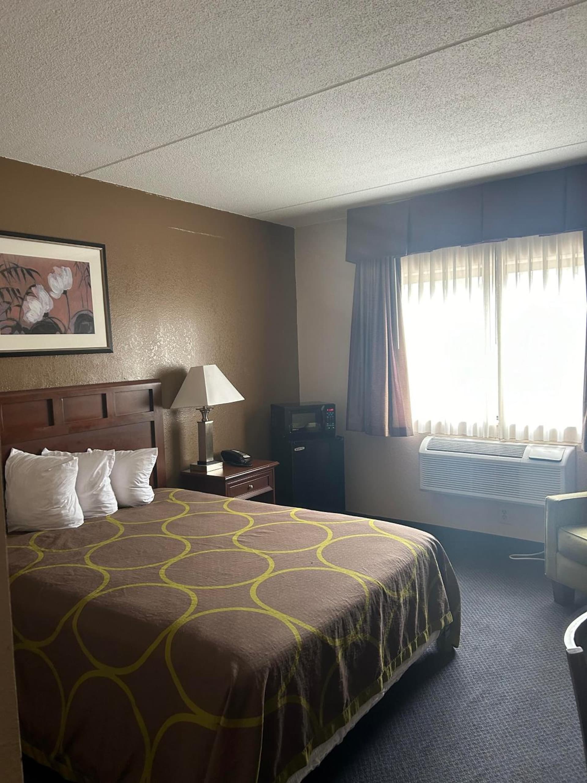 Super 8 by Wyndham Manchester Airport gallery photo in Manchester, NH — image 15