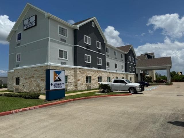Hallmarc Studios gallery photo in Port Arthur, TX — image 5