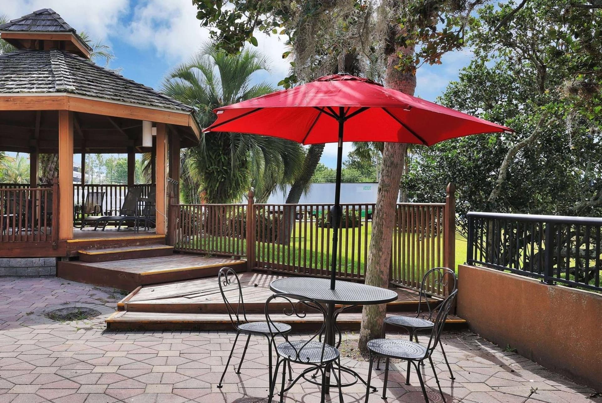 Ramada by Wyndham Jacksonville I-95 by Butler Blvd gallery photo in Jacksonville, FL — image 9