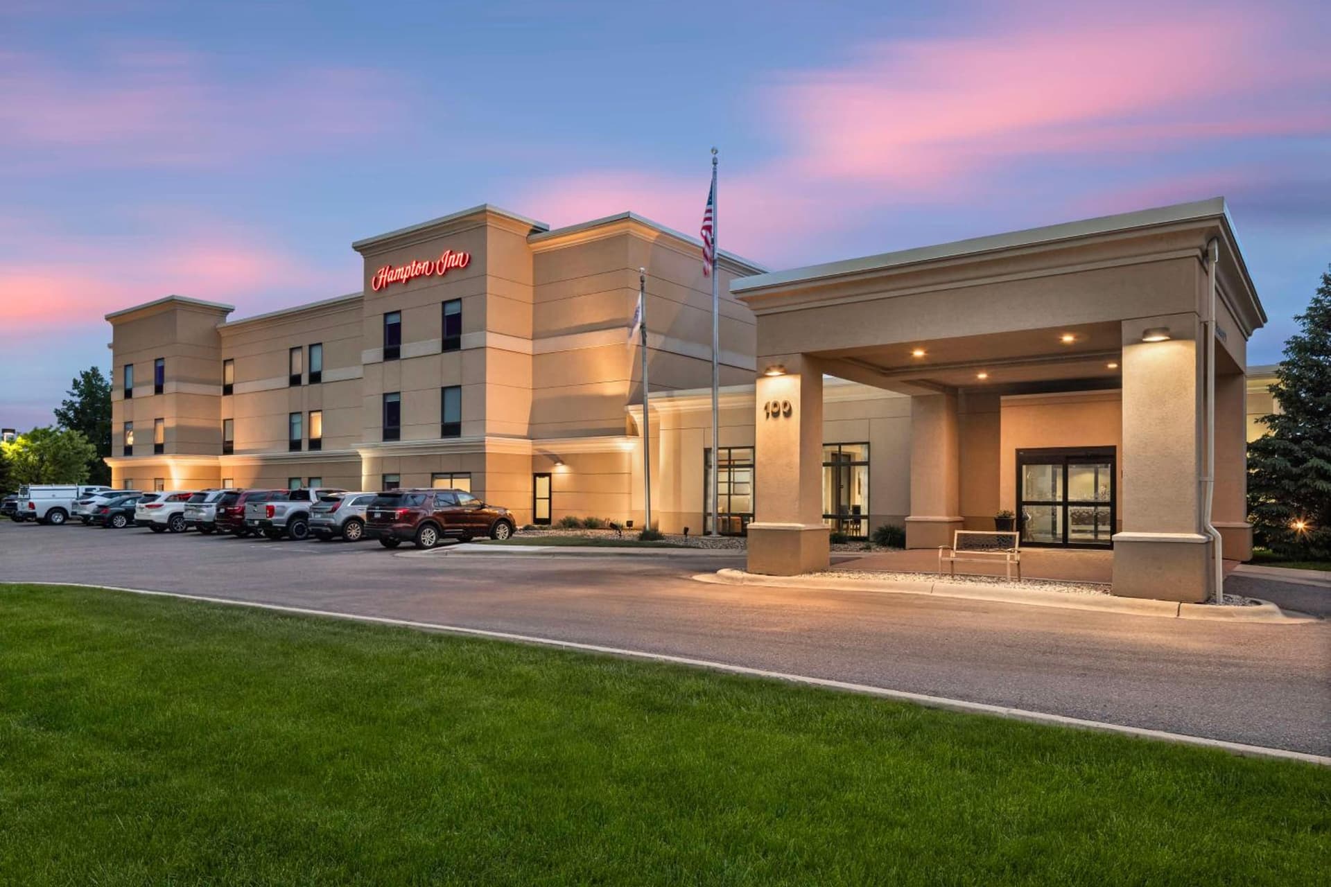 Hampton Inn Fairmont interior in Fairmont, MN — gallery photo 2