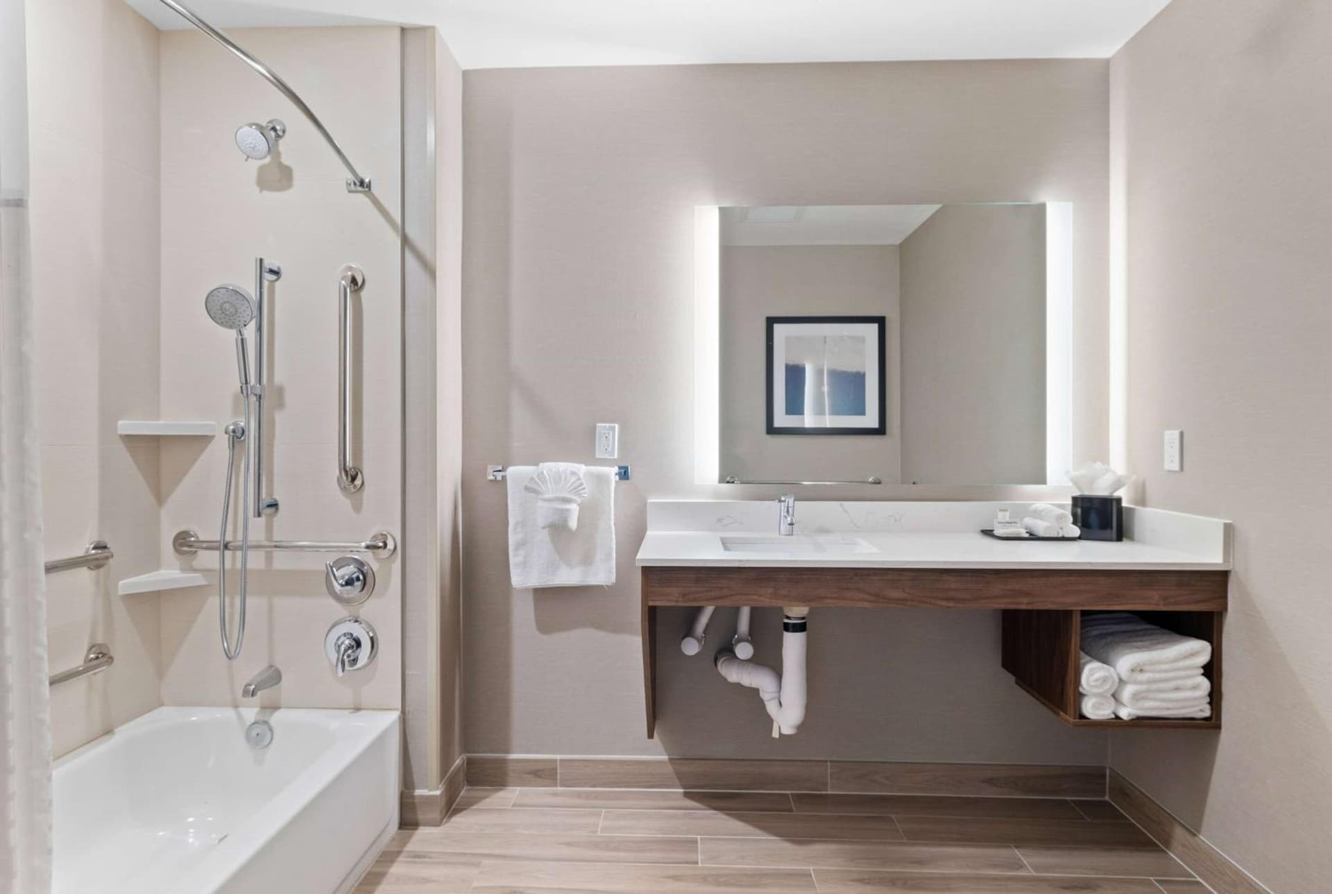 La Quinta Inn & Suites by Wyndham Santa Cruz gallery photo in Santa Cruz, CA — image 41