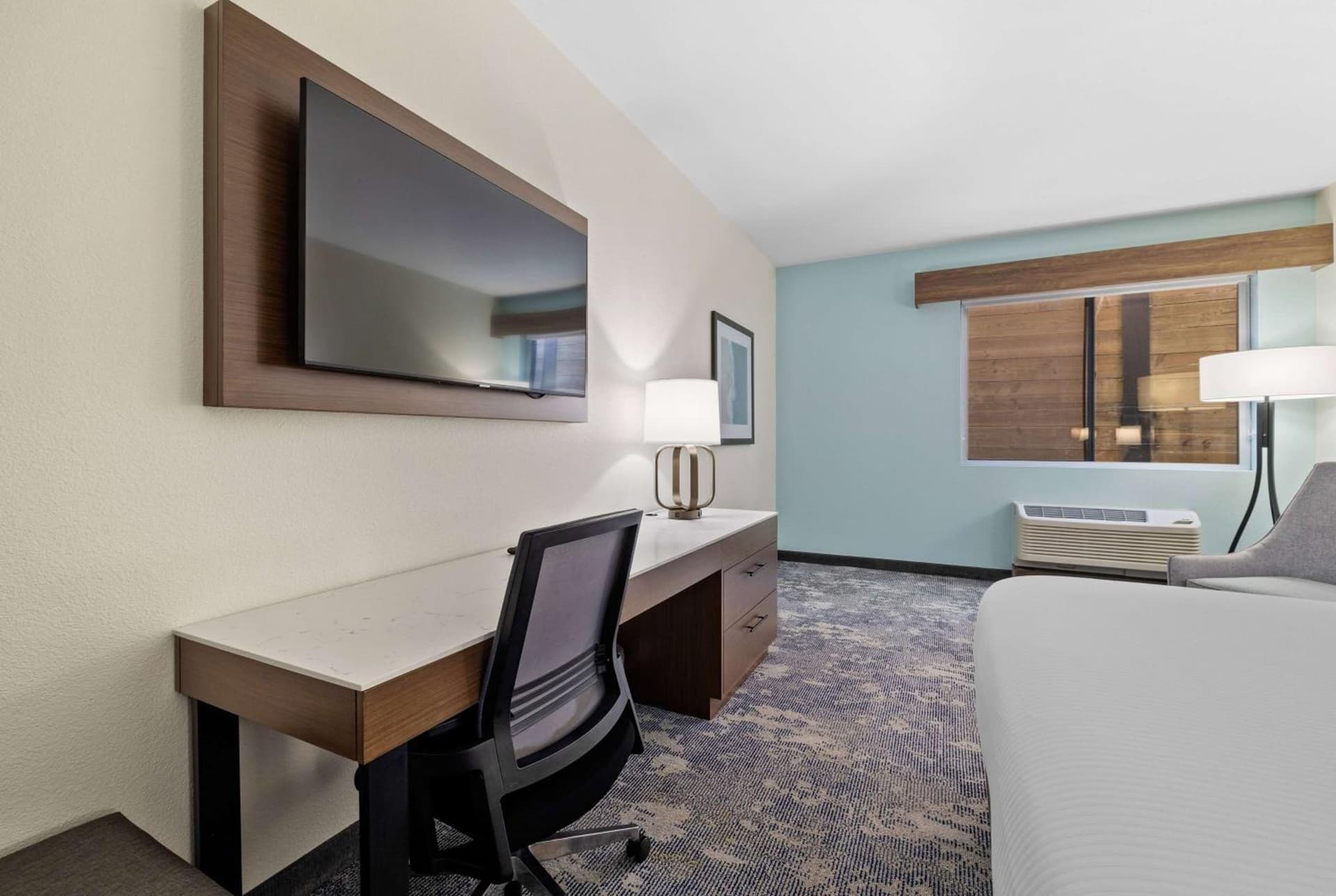 La Quinta Inn & Suites by Wyndham Santa Cruz gallery photo in Santa Cruz, CA — image 50