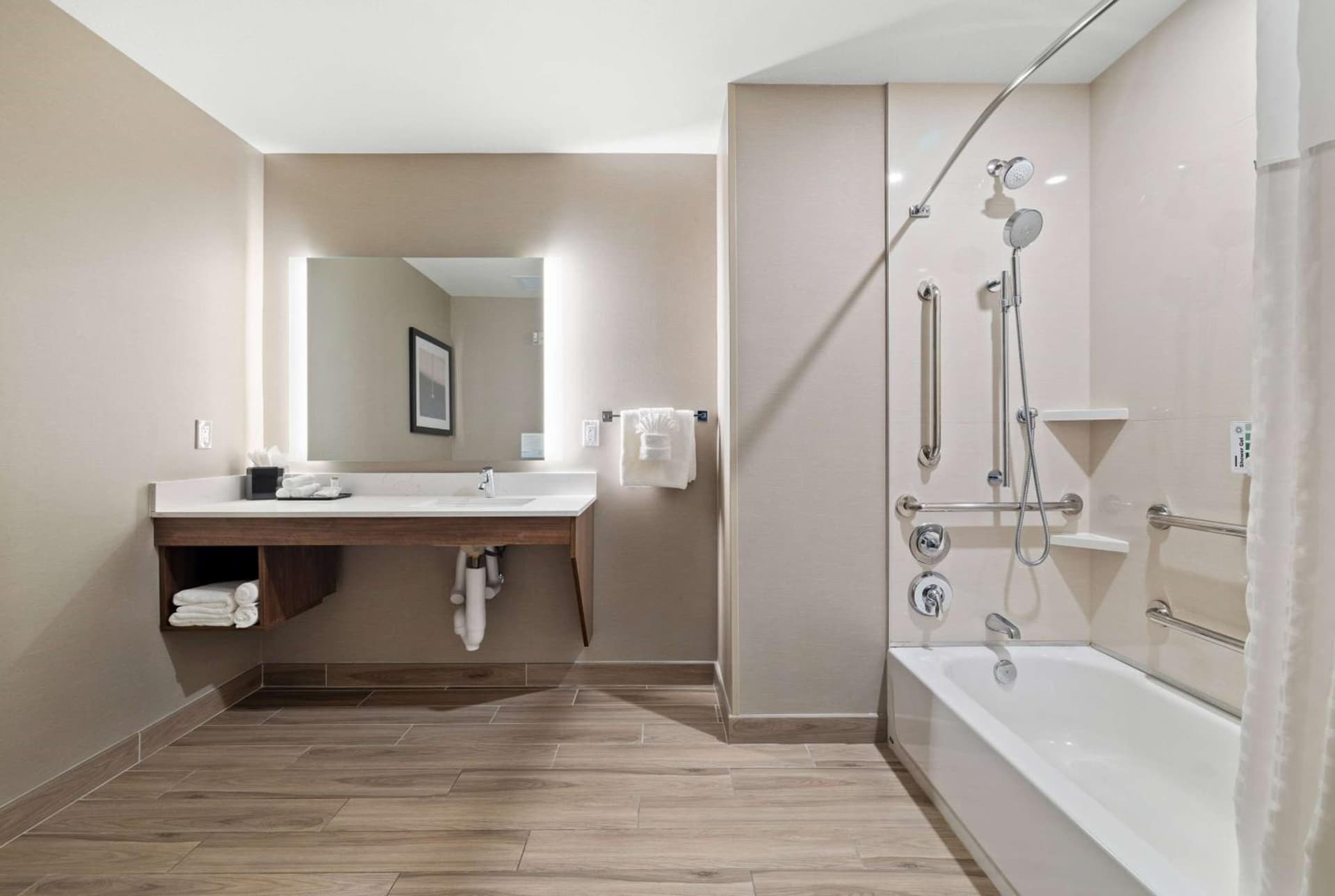 La Quinta Inn & Suites by Wyndham Santa Cruz gallery photo in Santa Cruz, CA — image 63