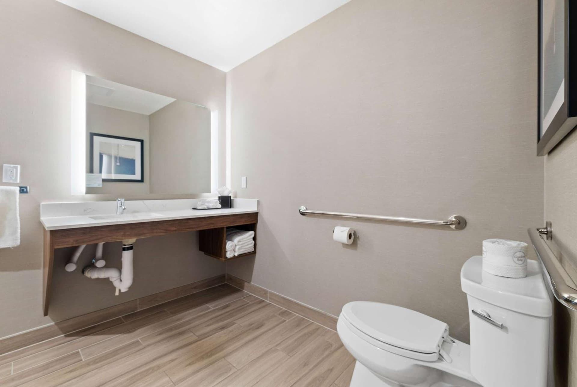 La Quinta Inn & Suites by Wyndham Santa Cruz gallery photo in Santa Cruz, CA — image 83