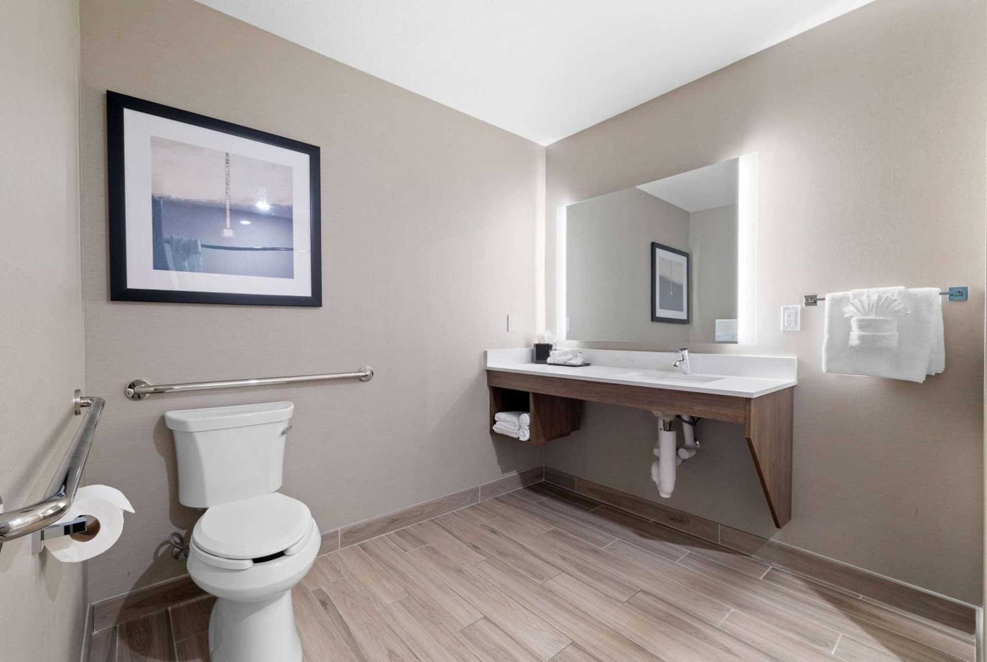 La Quinta Inn & Suites by Wyndham Santa Cruz gallery photo in Santa Cruz, CA — image 30