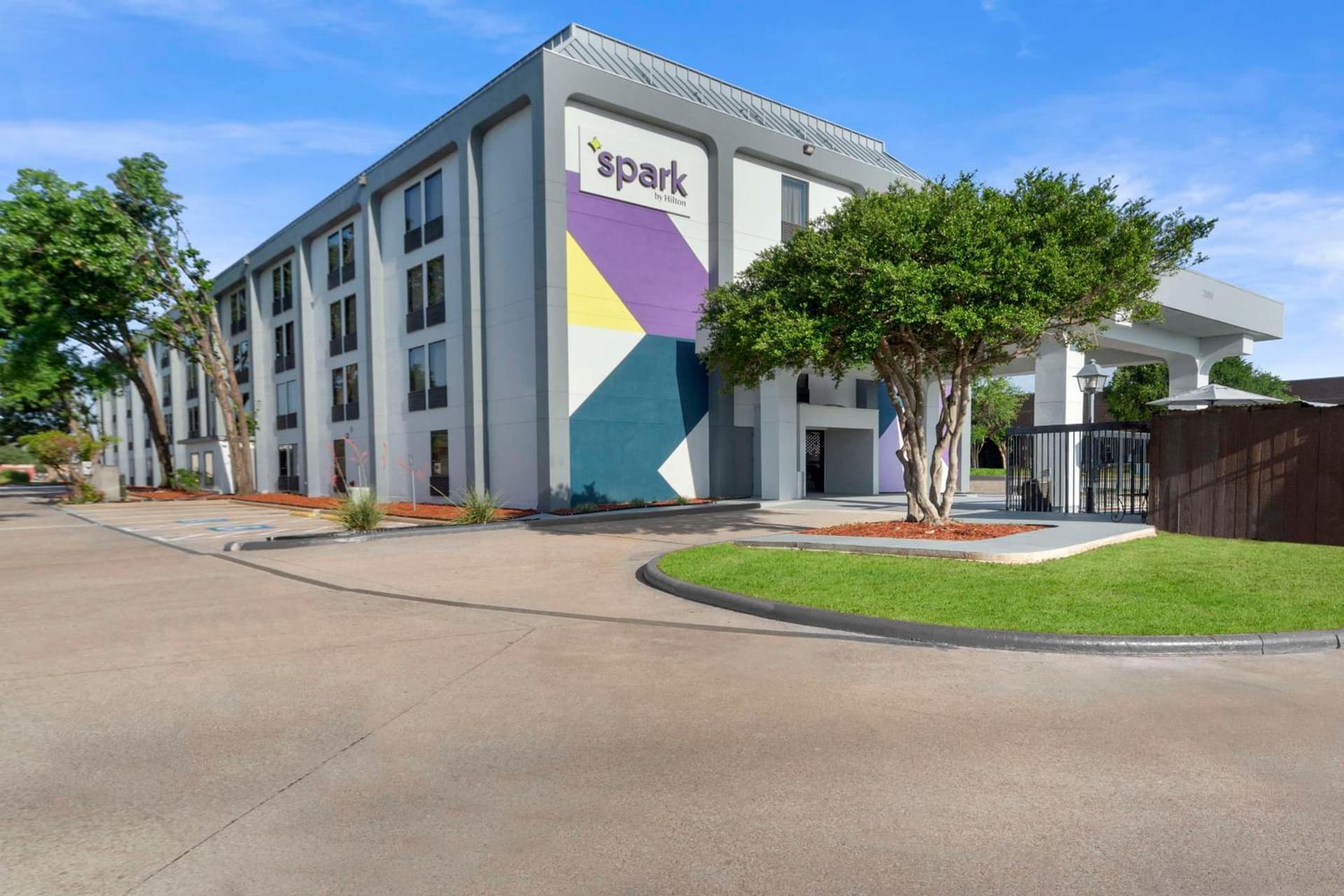 Spark By Hilton Grand Prairie interior in Grand Prairie, TX — gallery photo 2