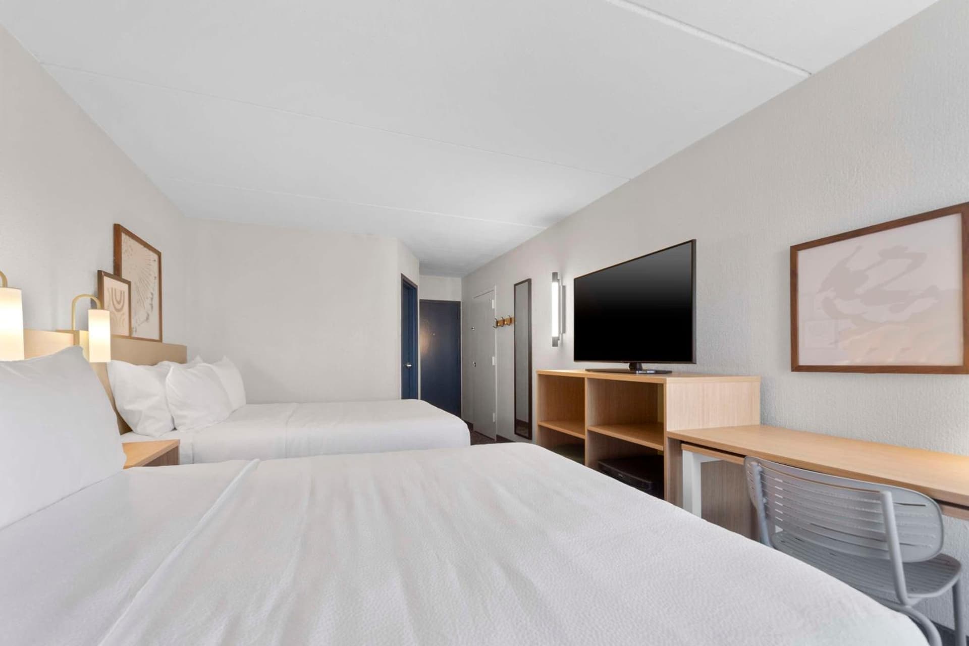 Spark By Hilton Grand Prairie property views in Grand Prairie, TX — gallery photo 3