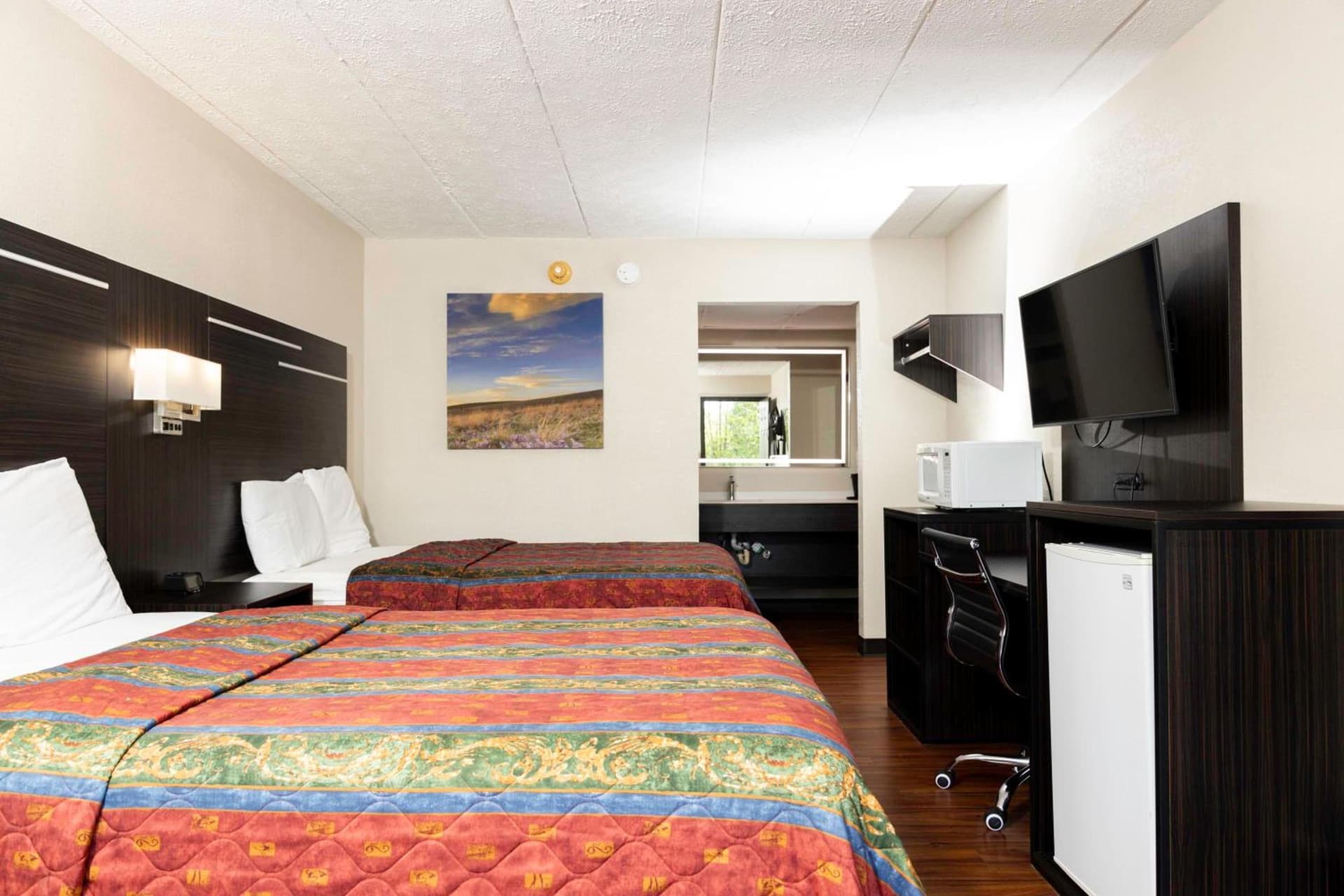 Paragon Inn Hillsboro property views in Hillsboro, OH — gallery photo 3