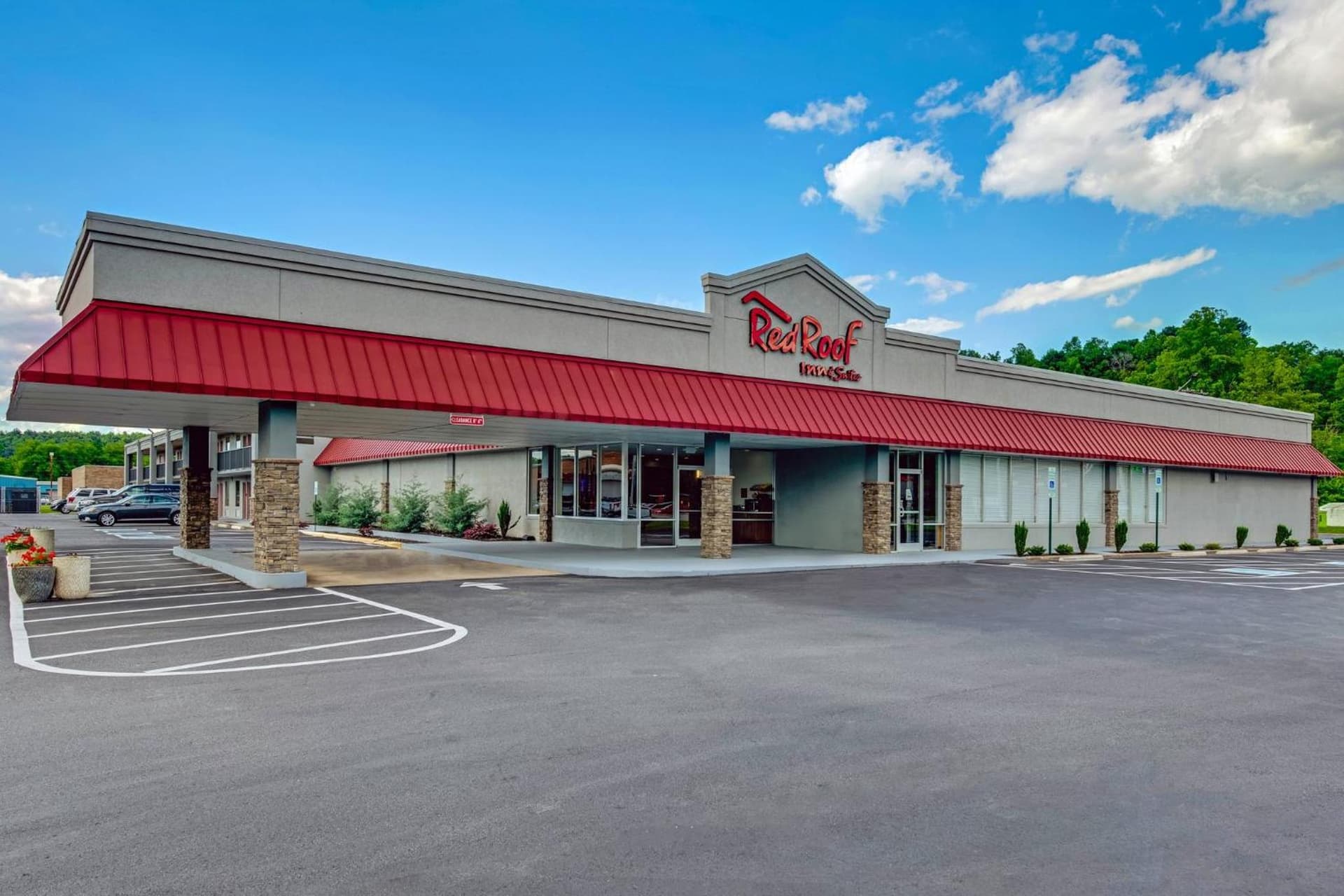 Red Roof Inn & Suites Wilkesboro interior in Wilkesboro, NC — gallery photo 2