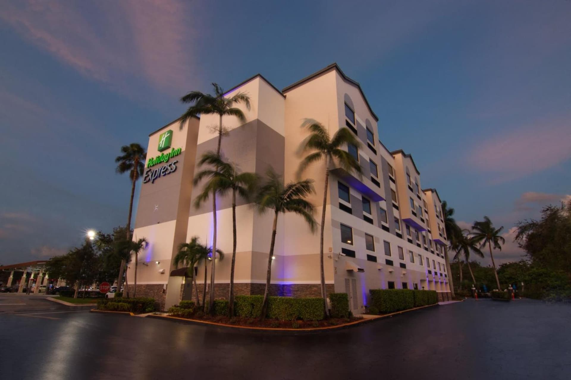 Holiday Inn Express and Suites Fort Lauderdale Airport West by IHG gallery photo in Davie, FL — image 46