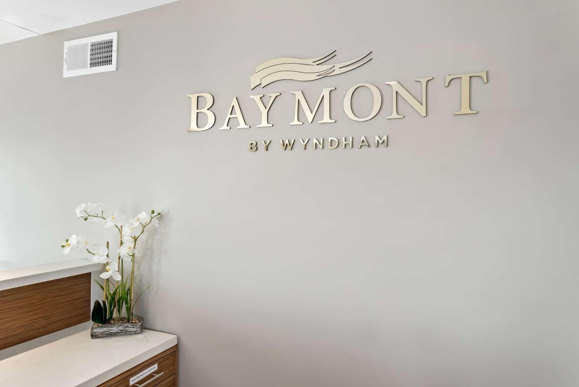 Baymont by Wyndham Beaumont gallery photo in Beaumont, TX — image 9