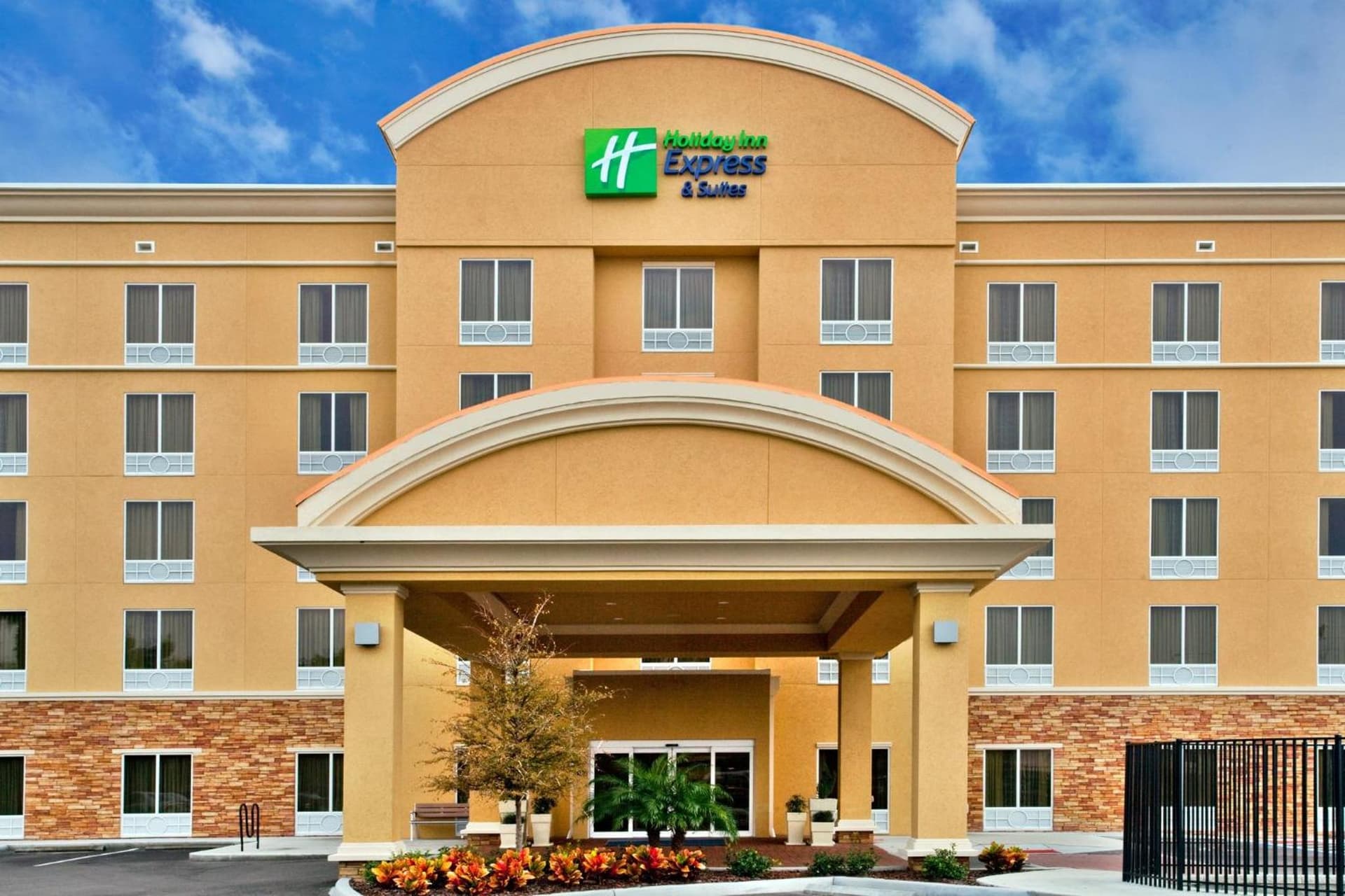 Holiday Inn Express Hotel & Suites Largo-Clearwater by IHG property views in Largo, FL — gallery photo 3