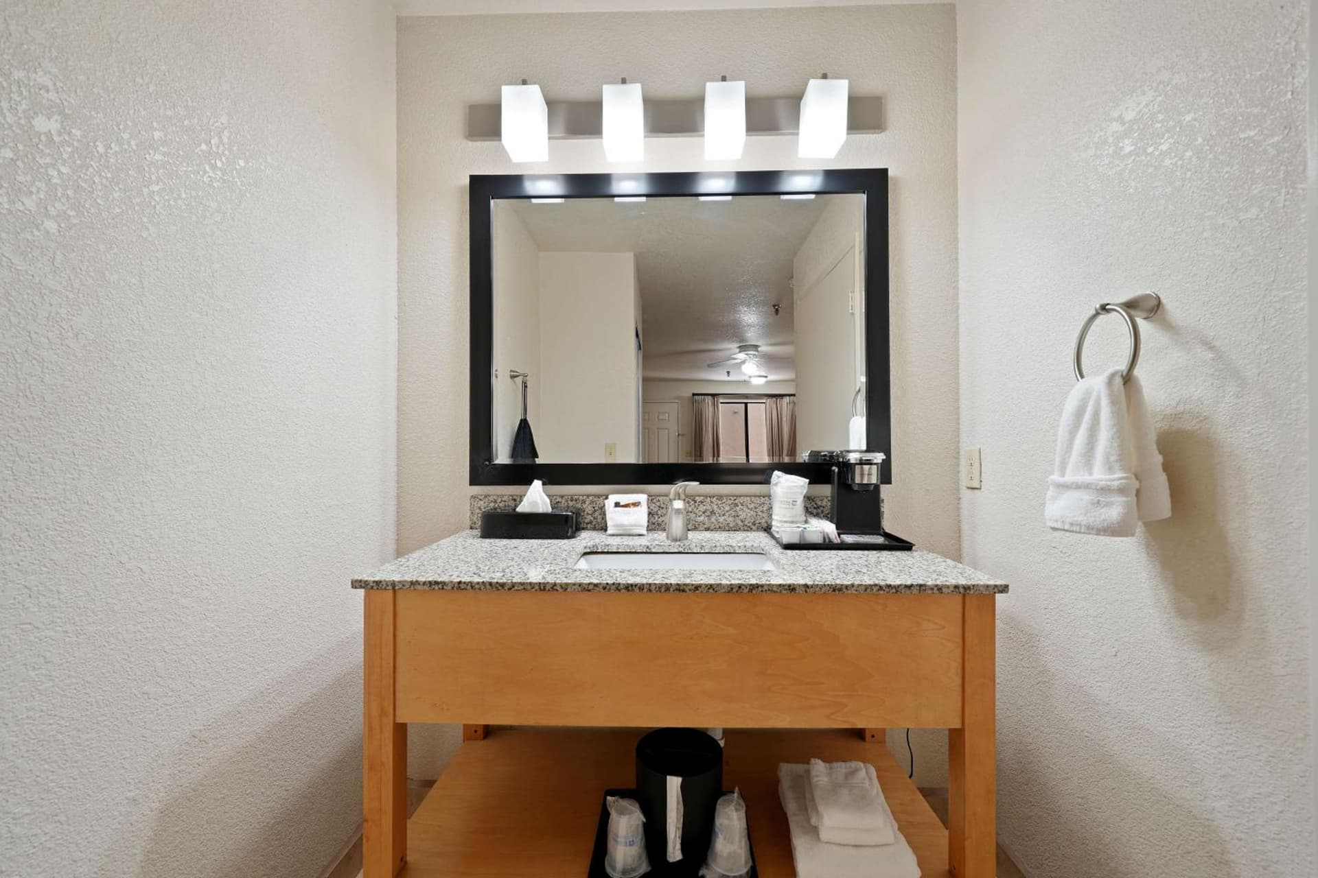 Best Western Plus Executive Inn & Suites gallery photo in Manteca, CA — image 18