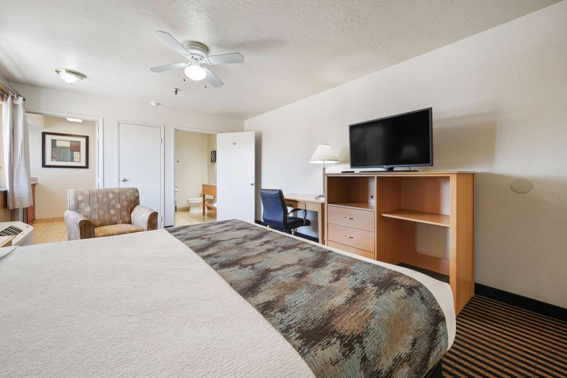 Best Western Plus Executive Inn & Suites gallery photo in Manteca, CA — image 48