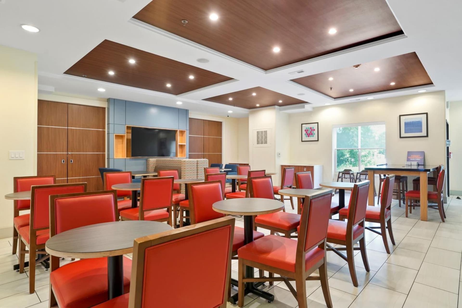 Holiday Inn Express & Suites Denver North - Thornton by IHG gallery photo in Thornton, CO — image 39