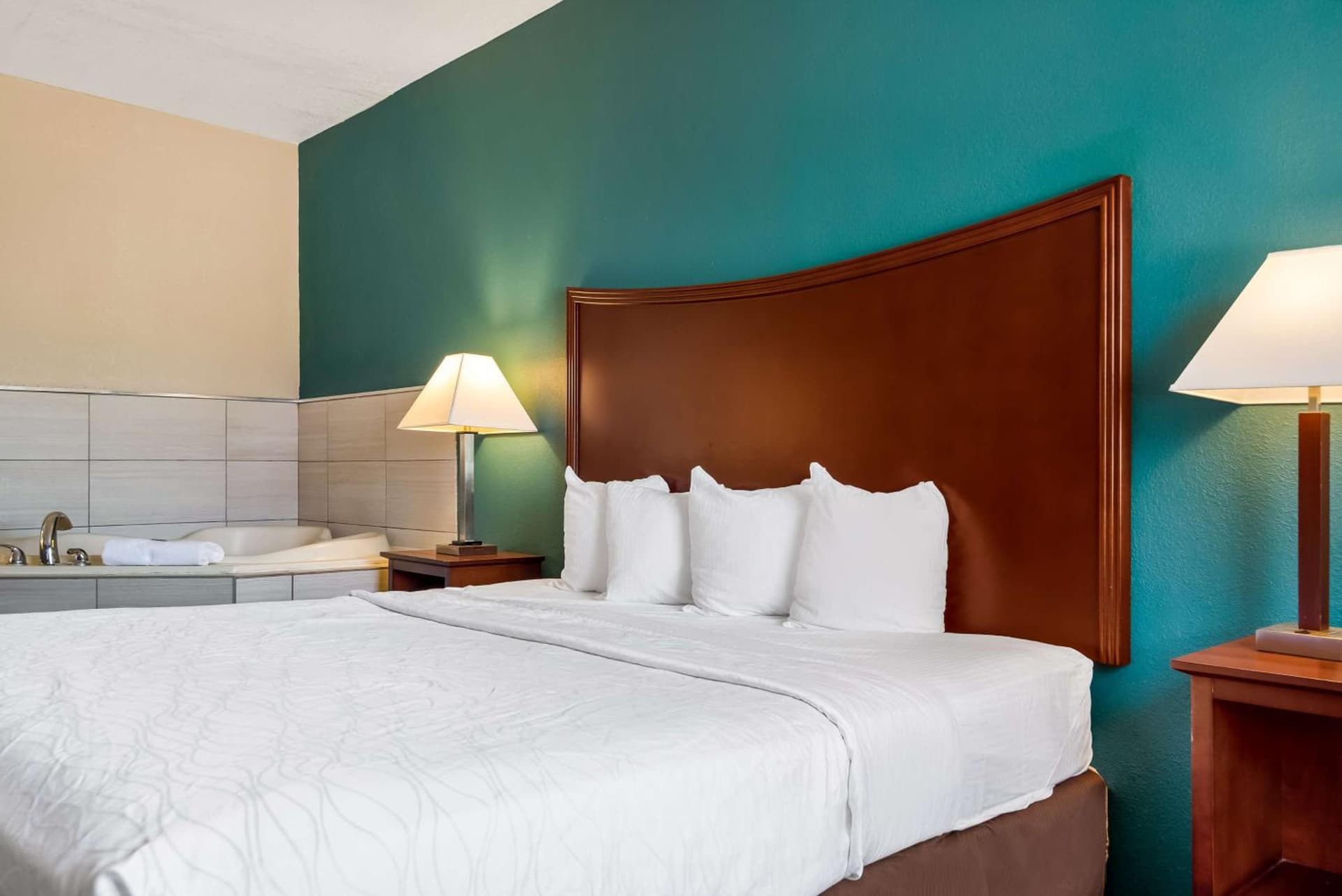SureStay Plus Hotel by Best Western Topeka property views in Topeka, KS — gallery photo 3