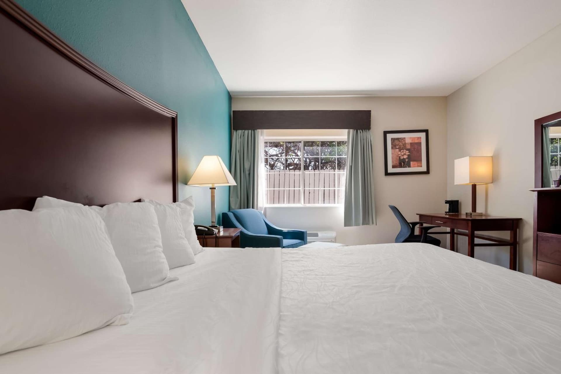 SureStay Plus Hotel by Best Western Topeka gallery photo in Topeka, KS — image 9
