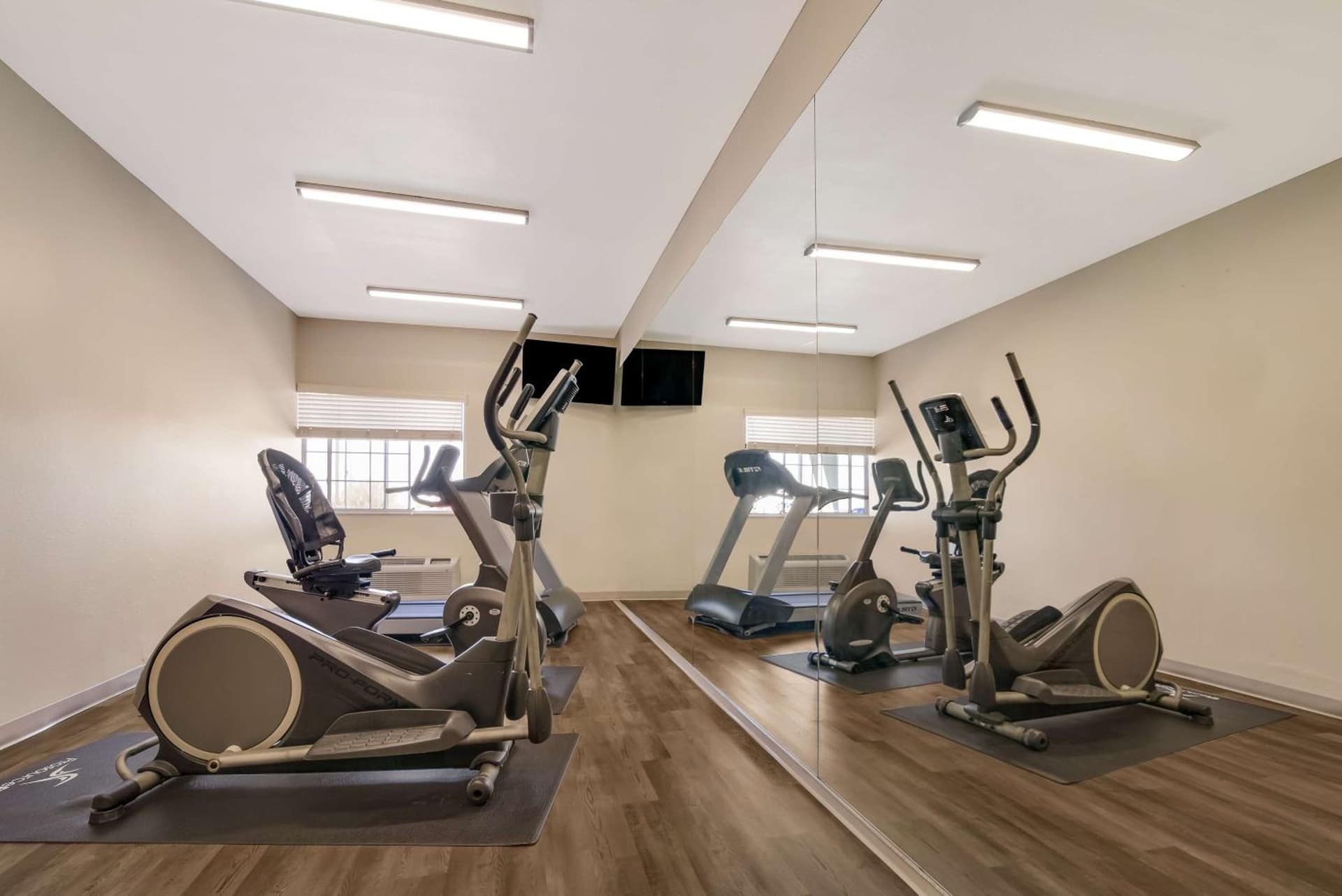 SureStay Plus Hotel by Best Western Topeka gallery photo in Topeka, KS — image 10