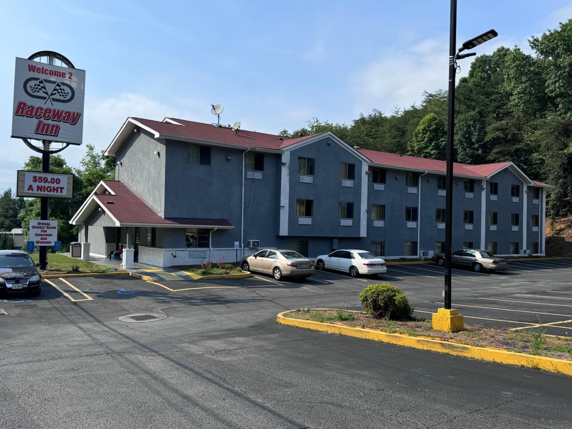 Raceway inn interior in Martinsville, VA — gallery photo 2