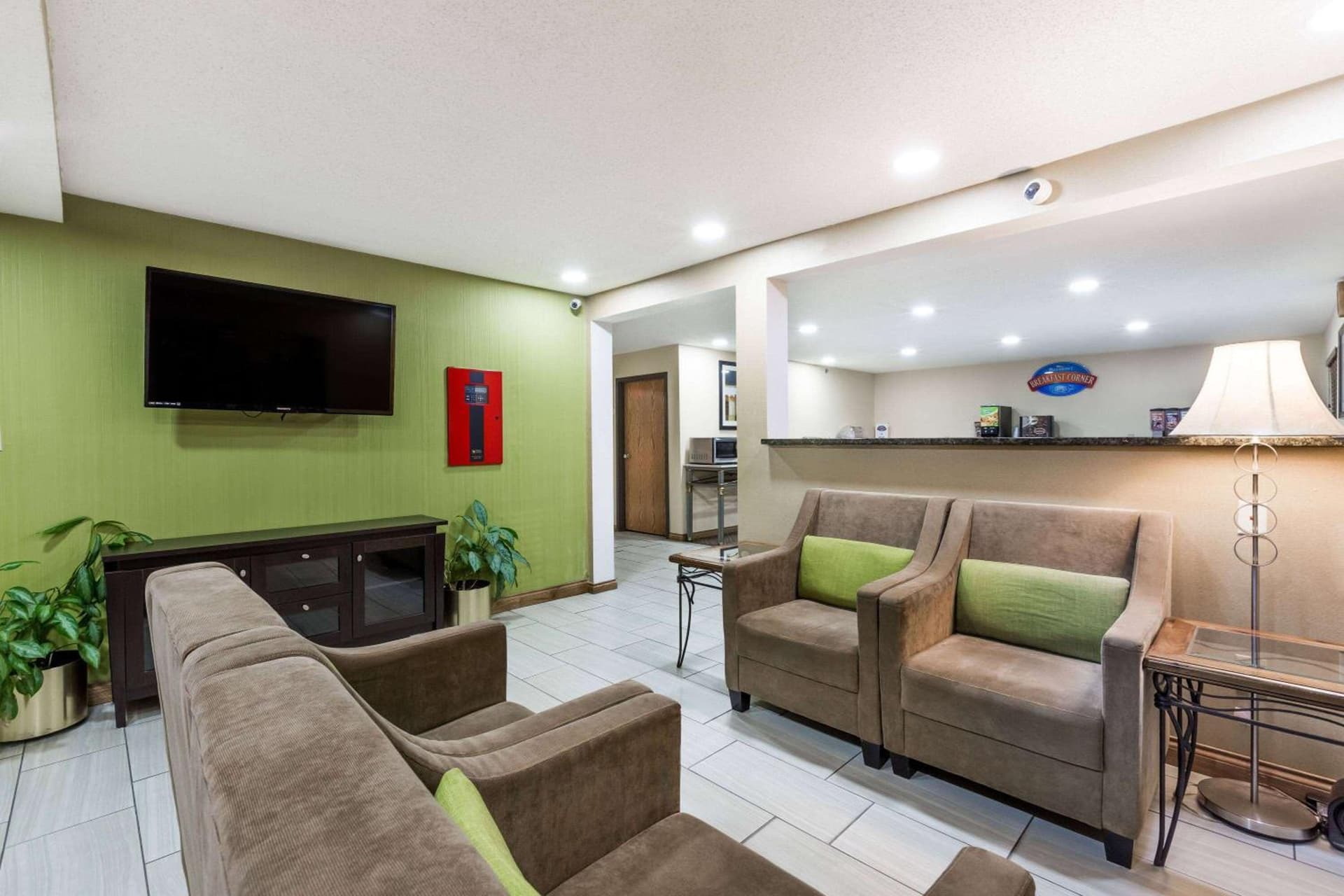 Baymont by Wyndham Louisville South I 65 property views in Brooks, KY — gallery photo 3