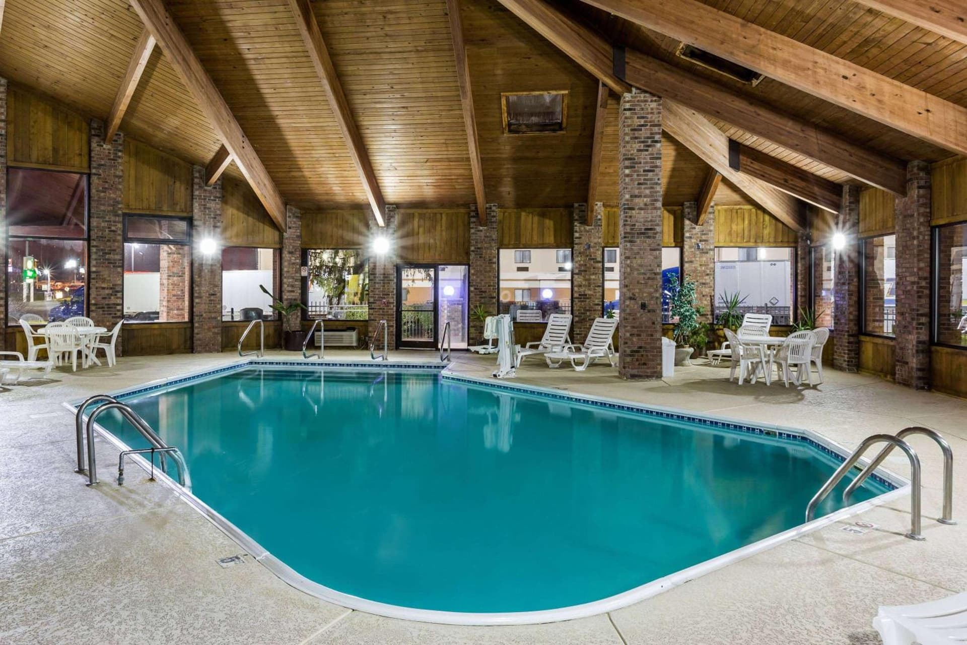 Baymont by Wyndham Louisville South I 65 interior in Brooks, KY — gallery photo 2