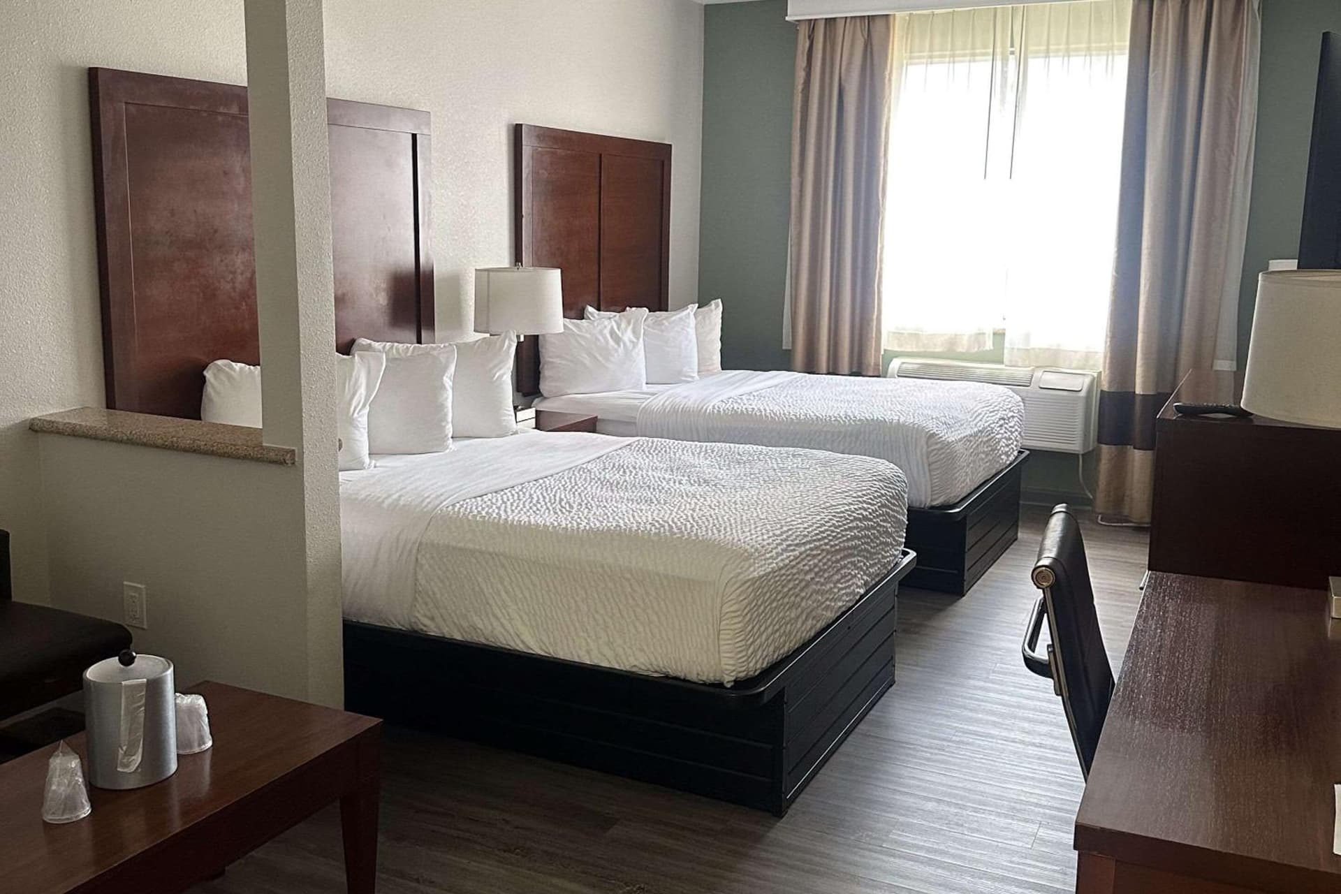 Quality Suites Waldorf gallery photo in Waldorf, MD — image 17