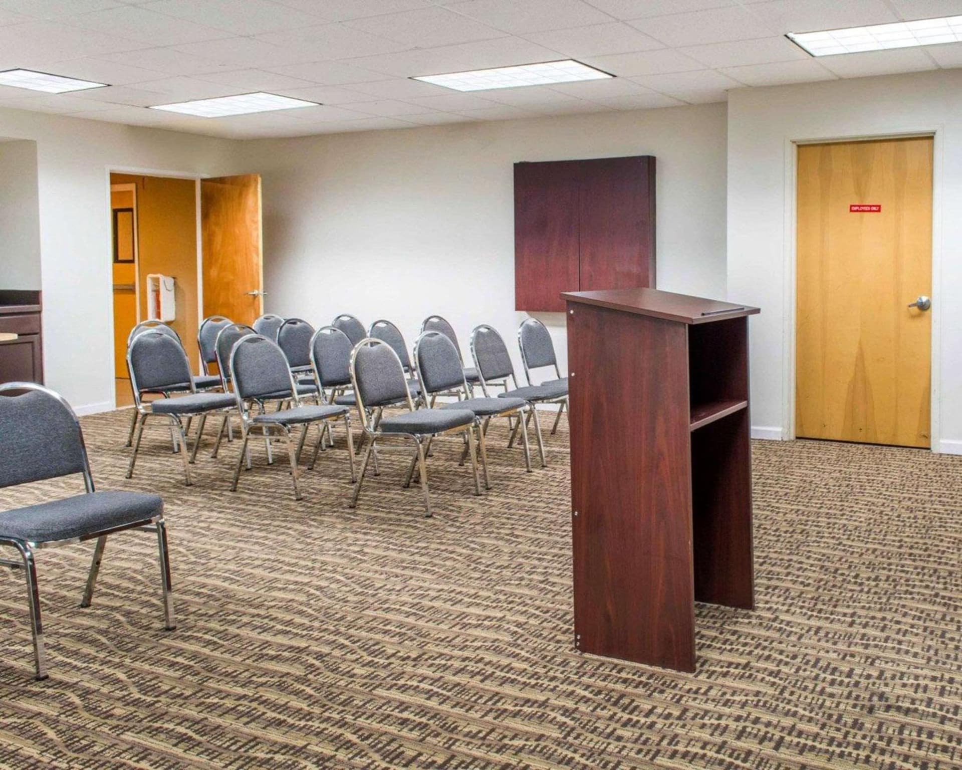 Quality Suites Waldorf gallery photo in Waldorf, MD — image 11
