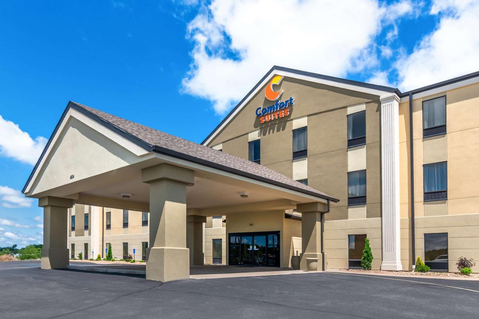 Comfort Suites - Jefferson City interior in Jefferson City, MO — gallery photo 2