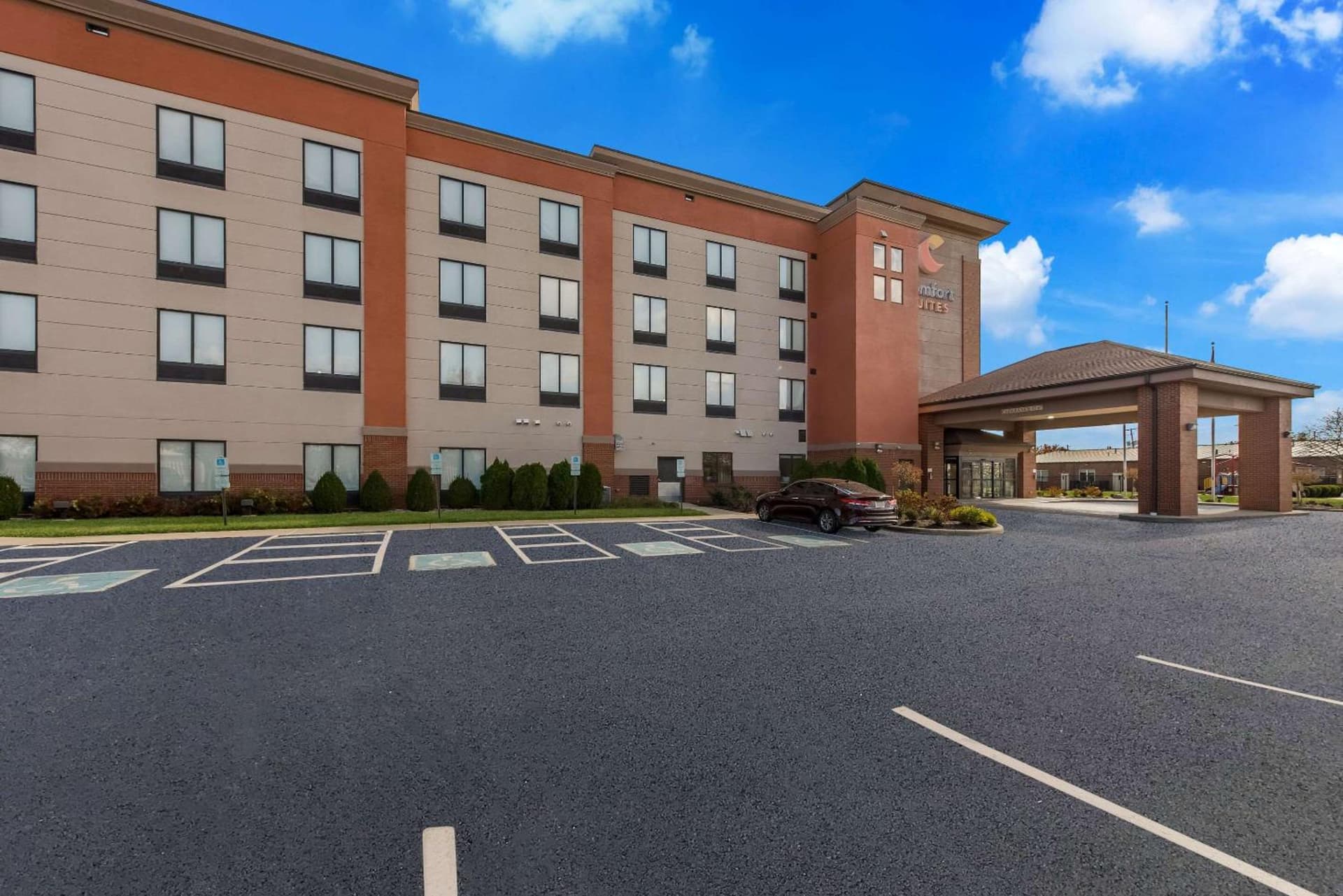 Comfort Suites Columbus East Broad property views in Columbus, OH — gallery photo 3