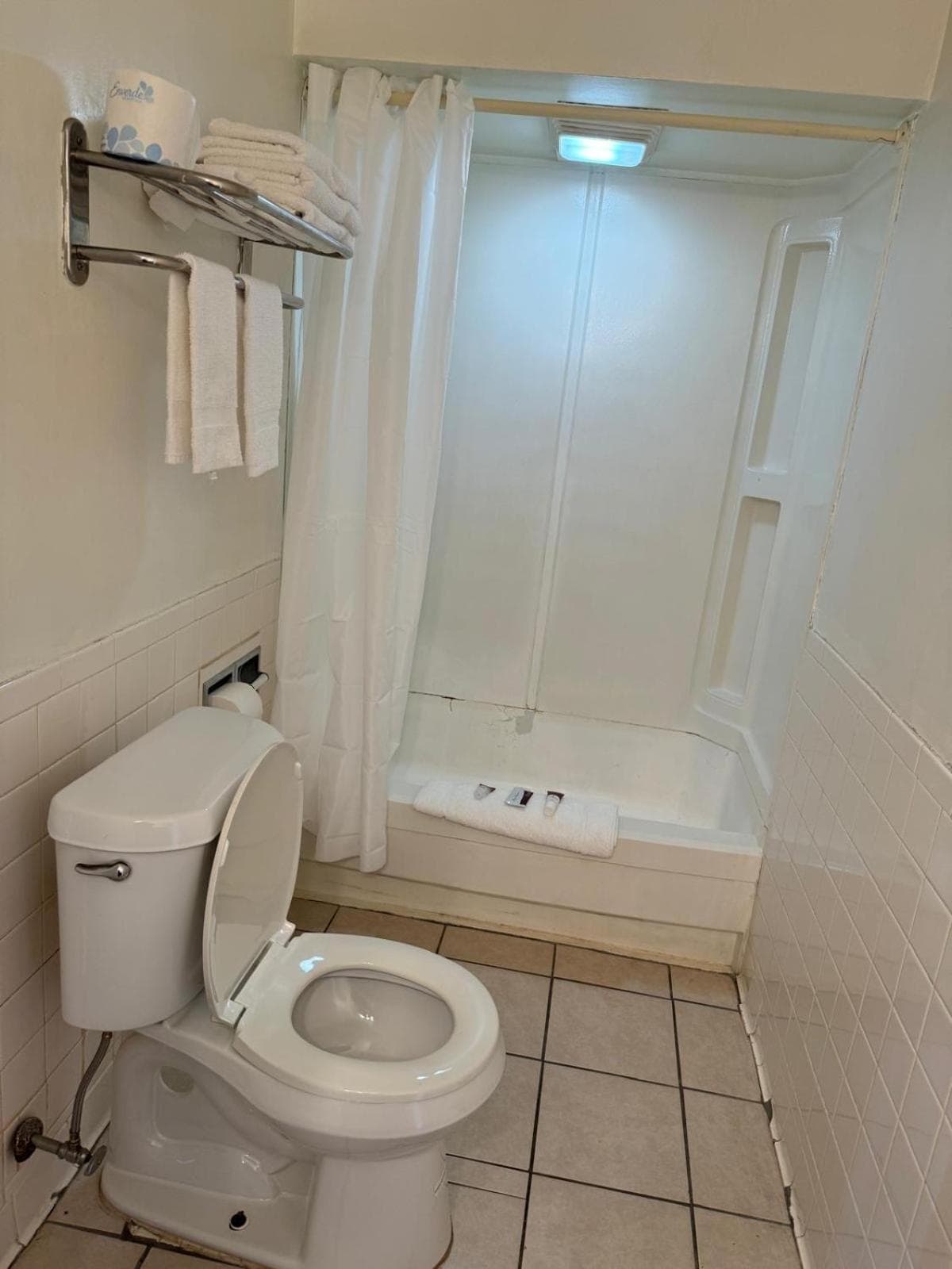 Bellevue Hotel and Suites interior in Bellevue, OH — gallery photo 2