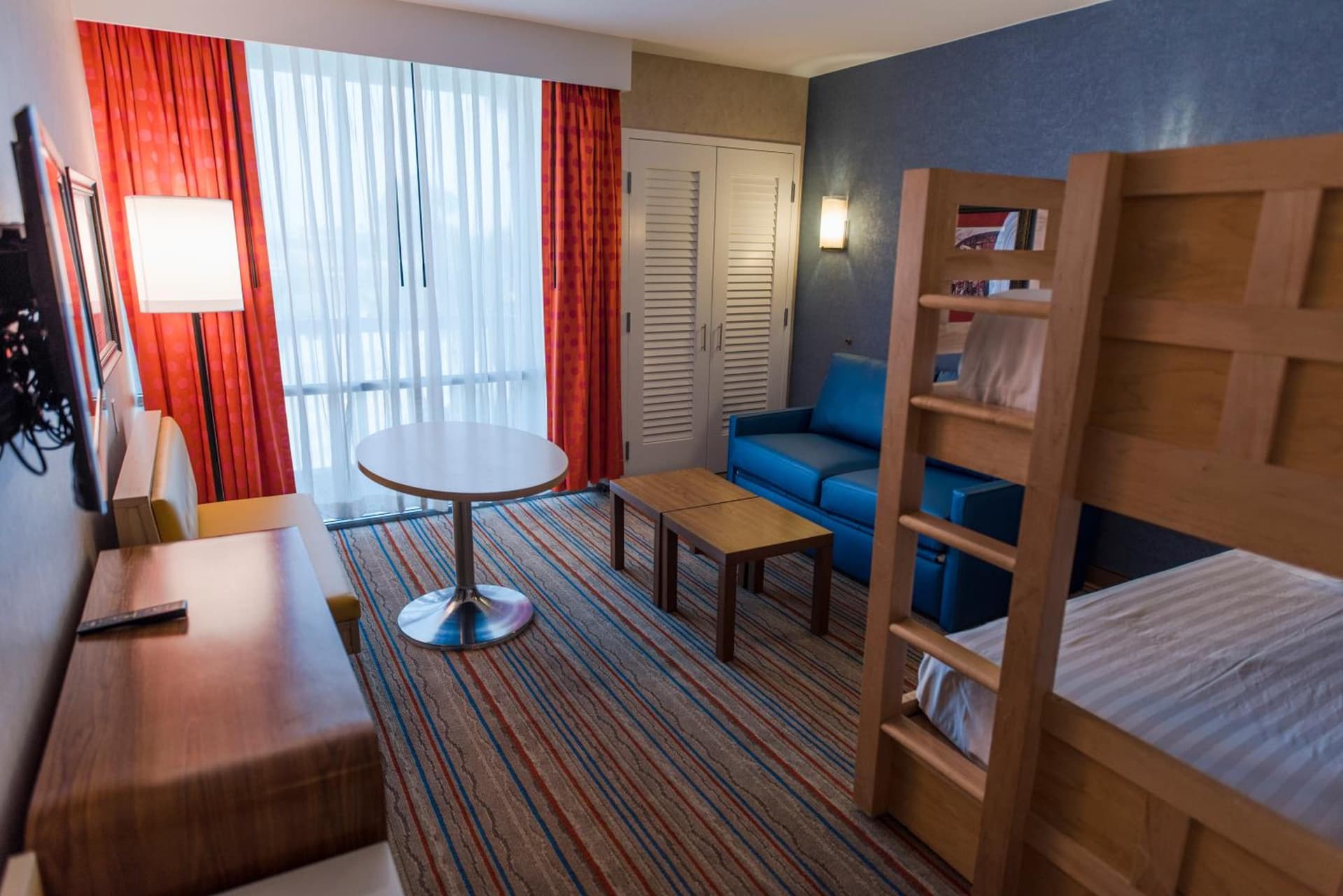 Howard Johnson by Wyndham Anaheim Hotel and Water Playground gallery photo in Anaheim, CA — image 114