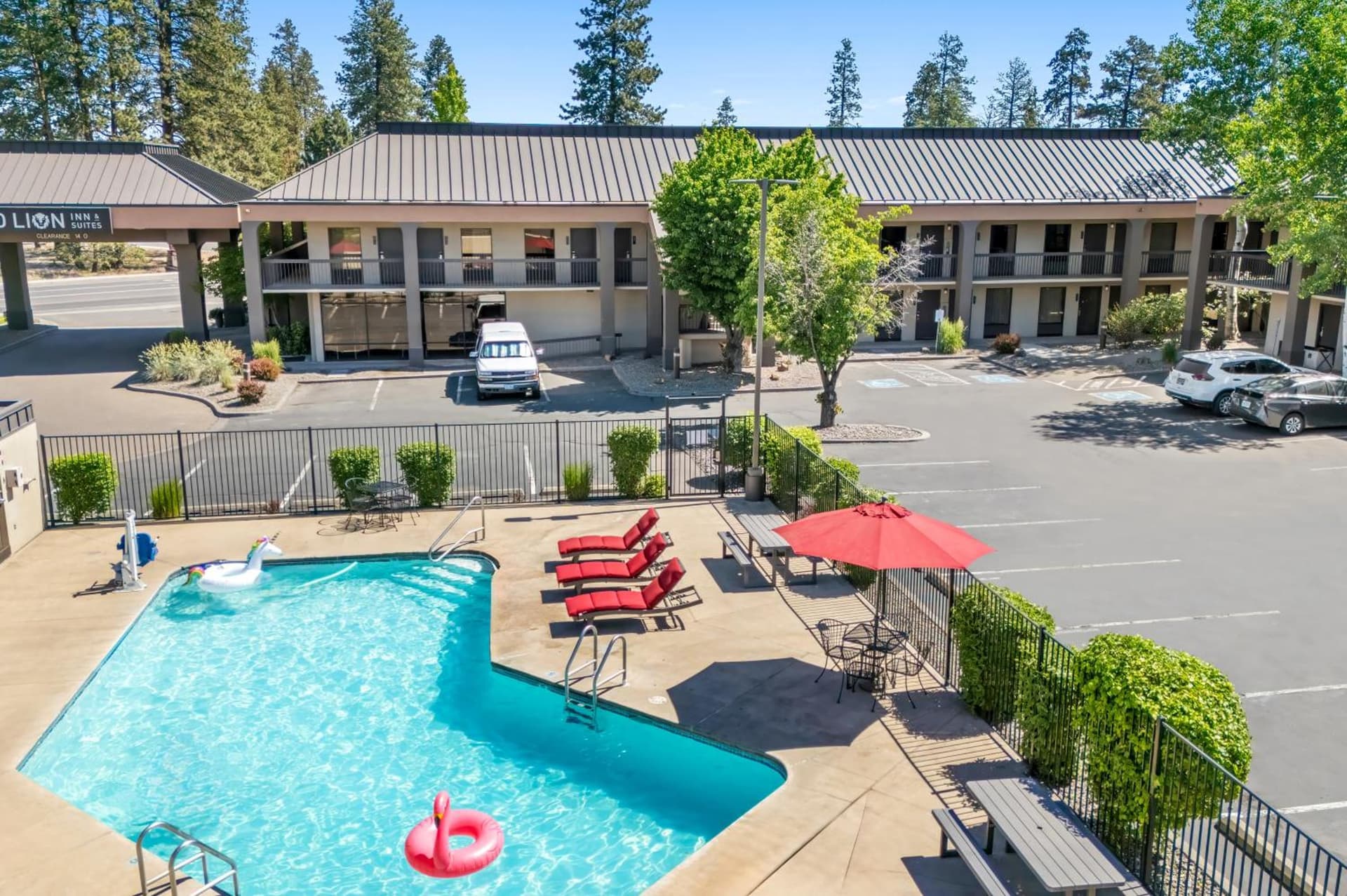 Red Lion Inn & Suites Deschutes River - Bend gallery photo in Bend, OR — image 17