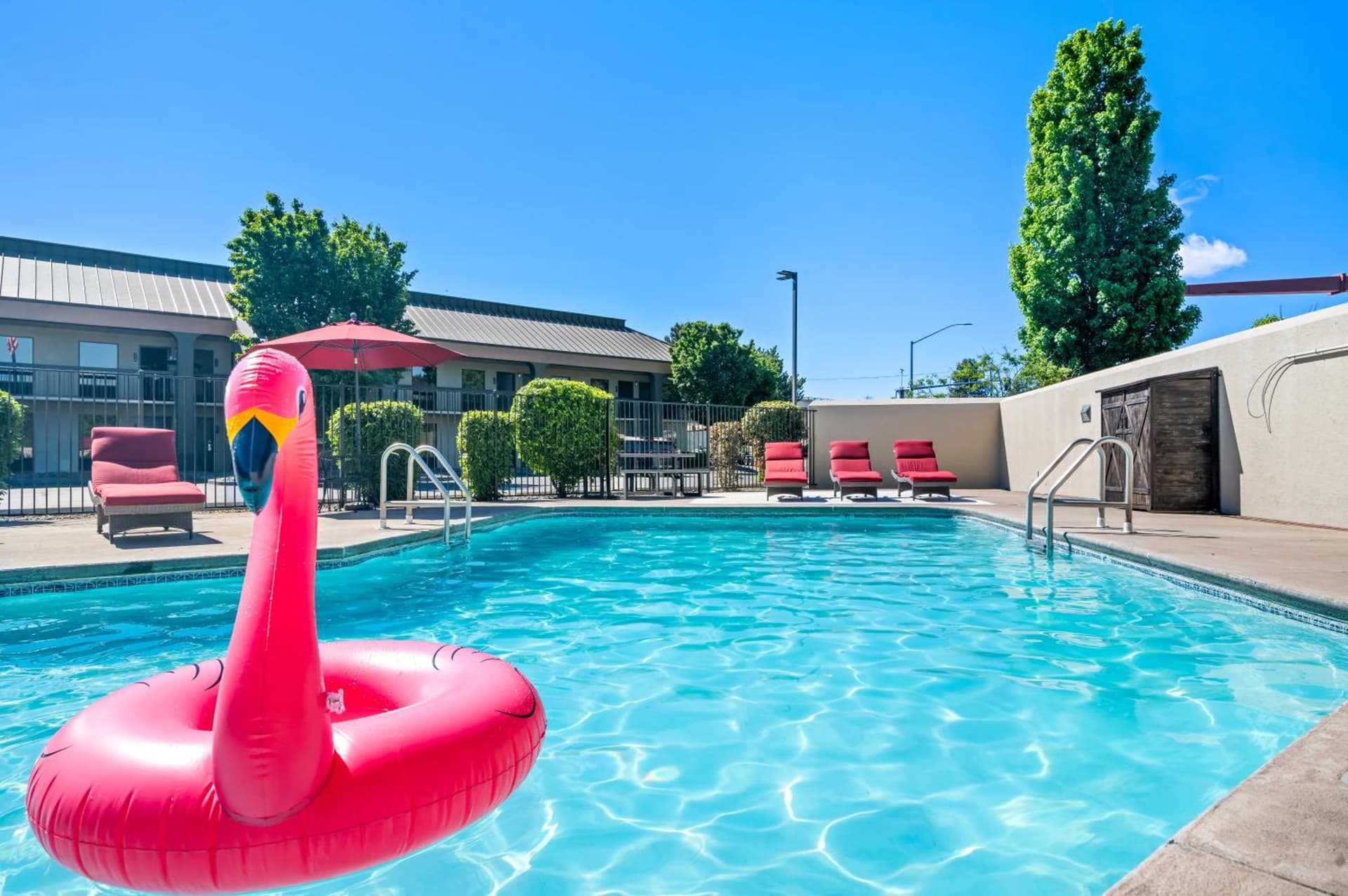 Red Lion Inn & Suites Deschutes River - Bend gallery photo in Bend, OR — image 16