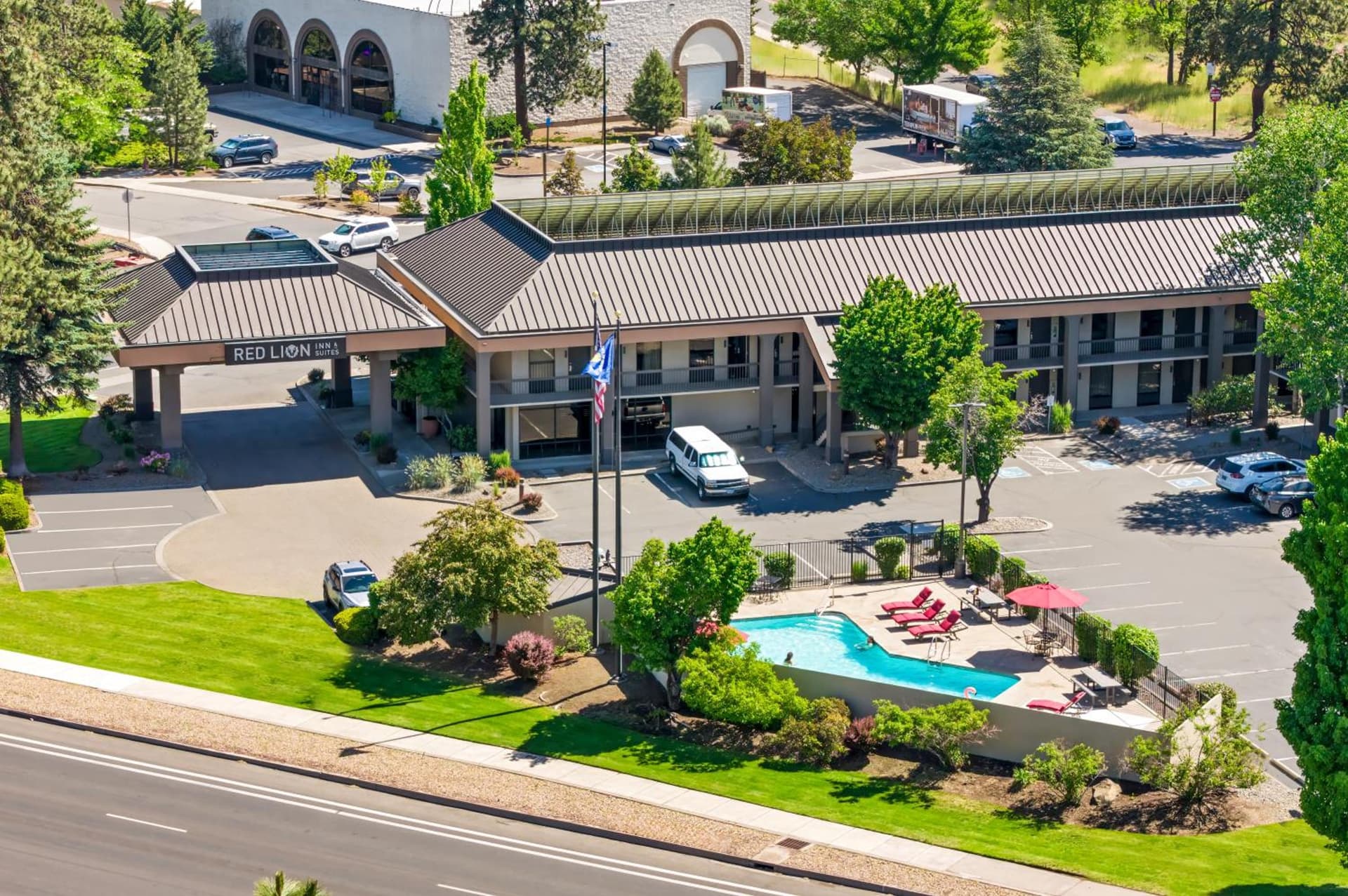 Red Lion Inn & Suites Deschutes River - Bend gallery photo in Bend, OR — image 25