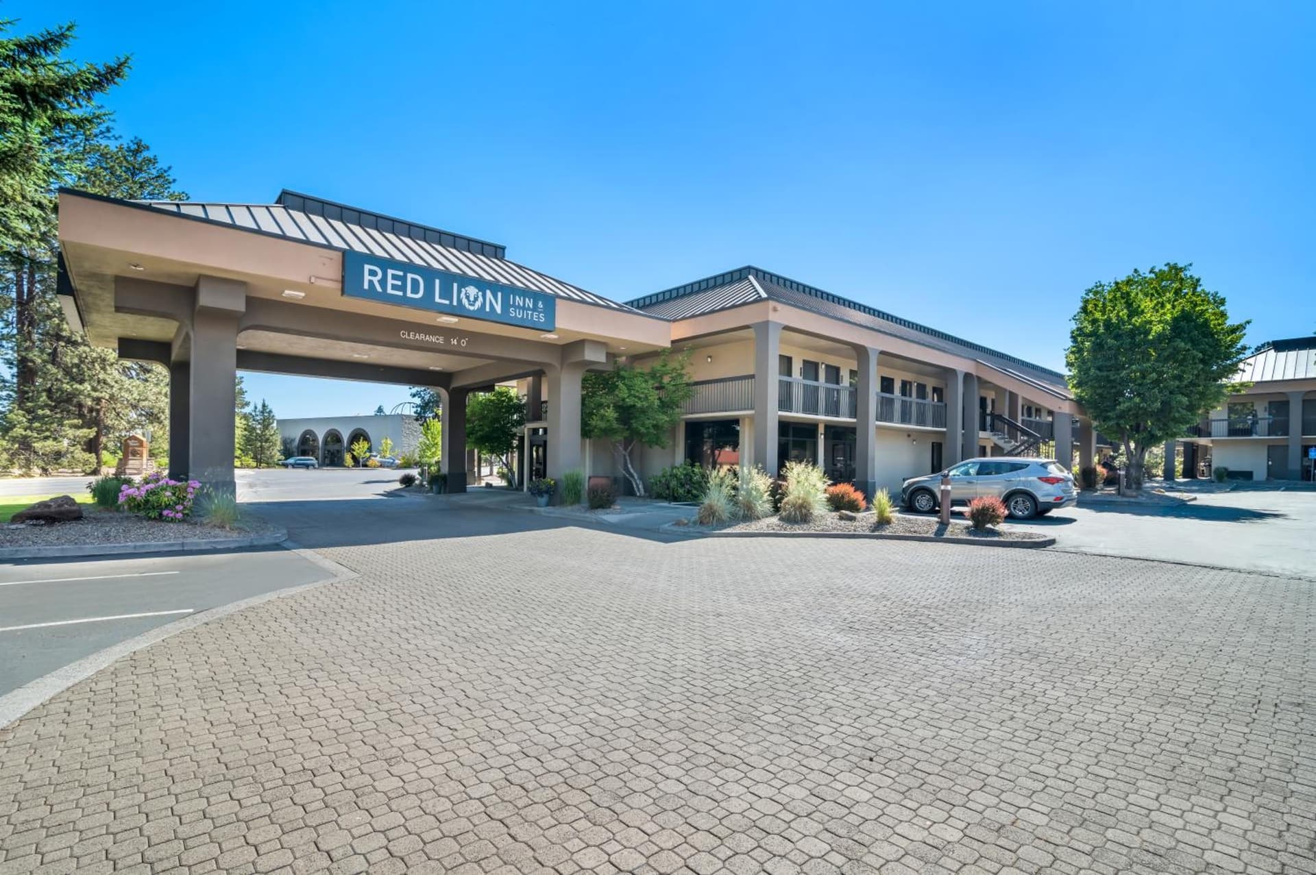 Red Lion Inn & Suites Deschutes River - Bend gallery photo in Bend, OR — image 18